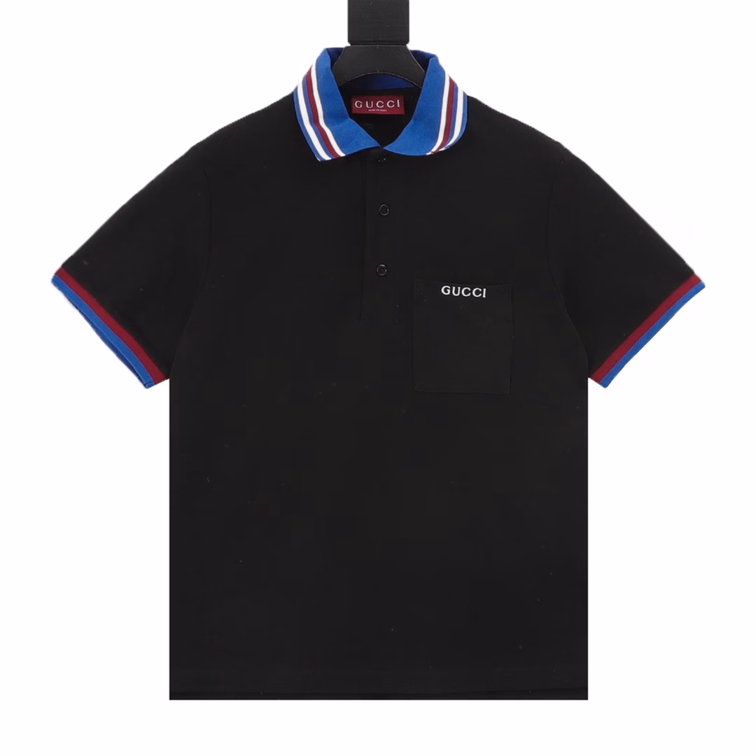 Gucci short-sleeved POLO shirt with letter embroidery on the chest pocketAdopting matte imported embroidery machines, the original high-weight thread pure cotton double-bead floor fabric is custom-made consistently. All three labels are complete. The custom logo button area is soft and comfortable, restoring the original one-to-one ratio