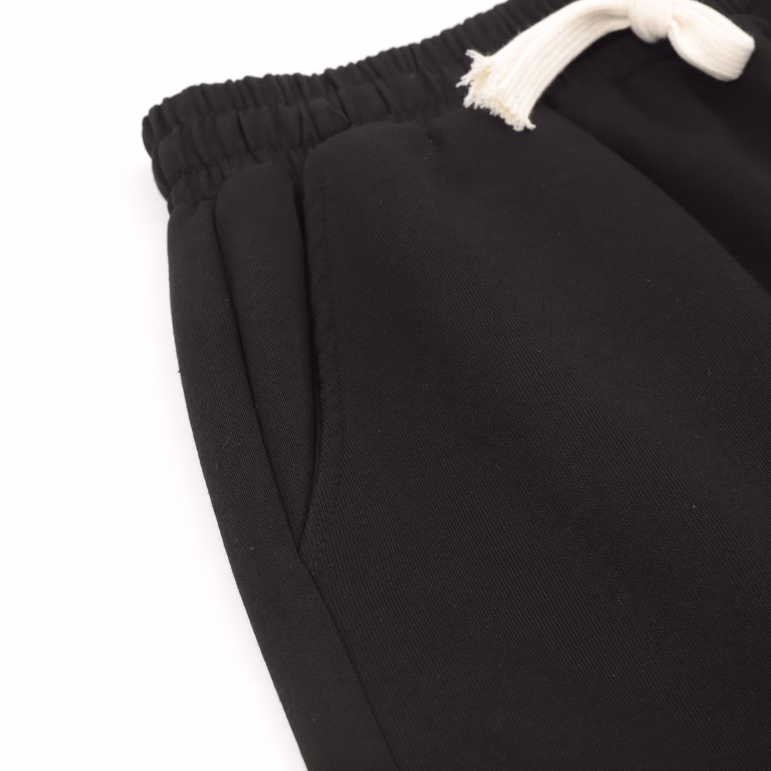 Chrome Hearts embroidered white label cross shortsHand-cranking CUSTOM leather label ➕ Sanskrit embroidery pocket zipper designThe design of the elastic waist and drawstring waistband ensures a comfortable fit. The custom-made fabric has a loose fit