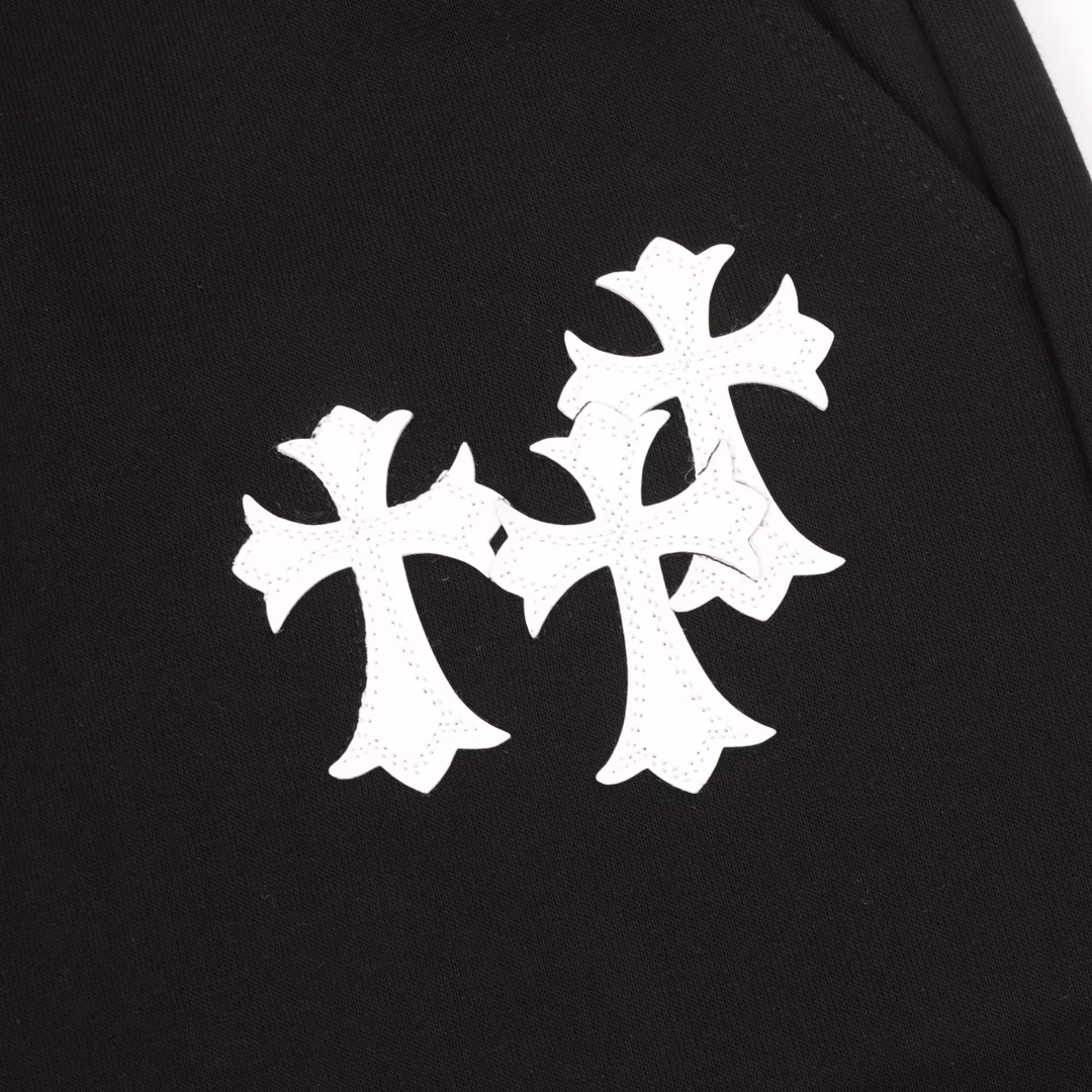 Chrome Hearts embroidered white label cross shortsHand-cranking CUSTOM leather label ➕ Sanskrit embroidery pocket zipper designThe design of the elastic waist and drawstring waistband ensures a comfortable fit. The custom-made fabric has a loose fit