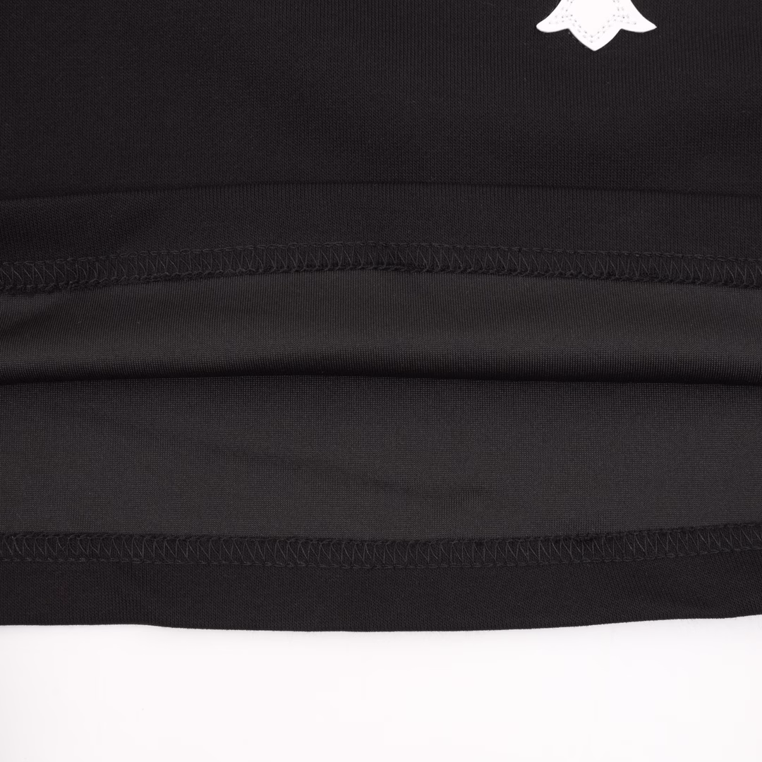 Chrome Hearts embroidered white label Sanskrit shortsHand-cranking CUSTOM leather label ➕ Sanskrit embroidery pocket zipper designThe design of the elastic waist and drawstring waistband ensures a comfortable fit. The custom-made fabric has a loose fit