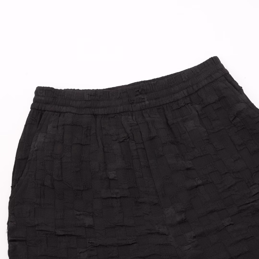 LOUIS VUITTON LV checkered jacquard suit shortsGenuine purchase, custom-made LV checkered bubble texture fabric, silk and cotton blended lining fabric, custom-made fabric, positioning cutting bed, custom-made accessories, well-fitting silhouette