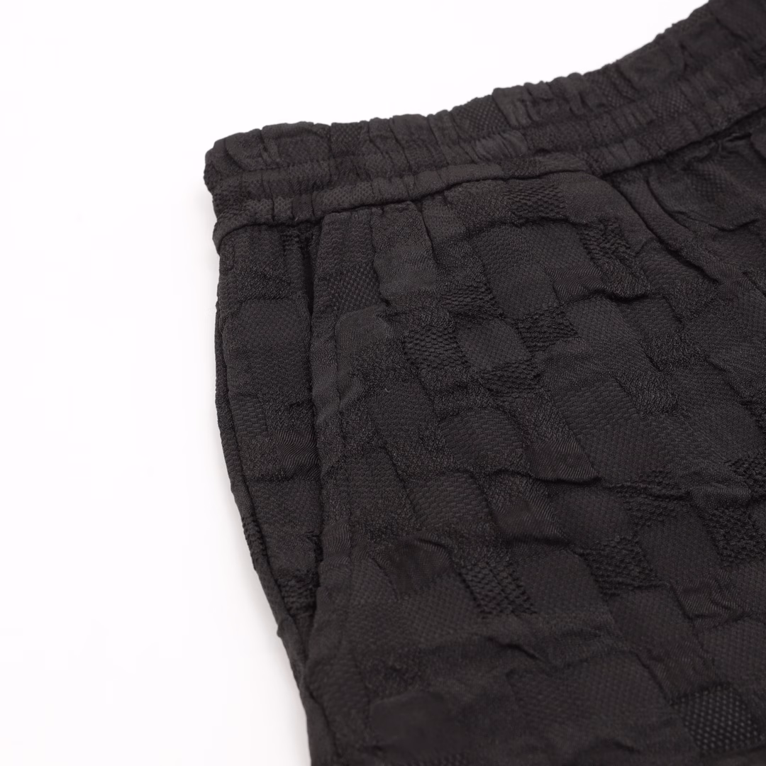 LOUIS VUITTON LV checkered jacquard suit shortsGenuine purchase, custom-made LV checkered bubble texture fabric, silk and cotton blended lining fabric, custom-made fabric, positioning cutting bed, custom-made accessories, well-fitting silhouette