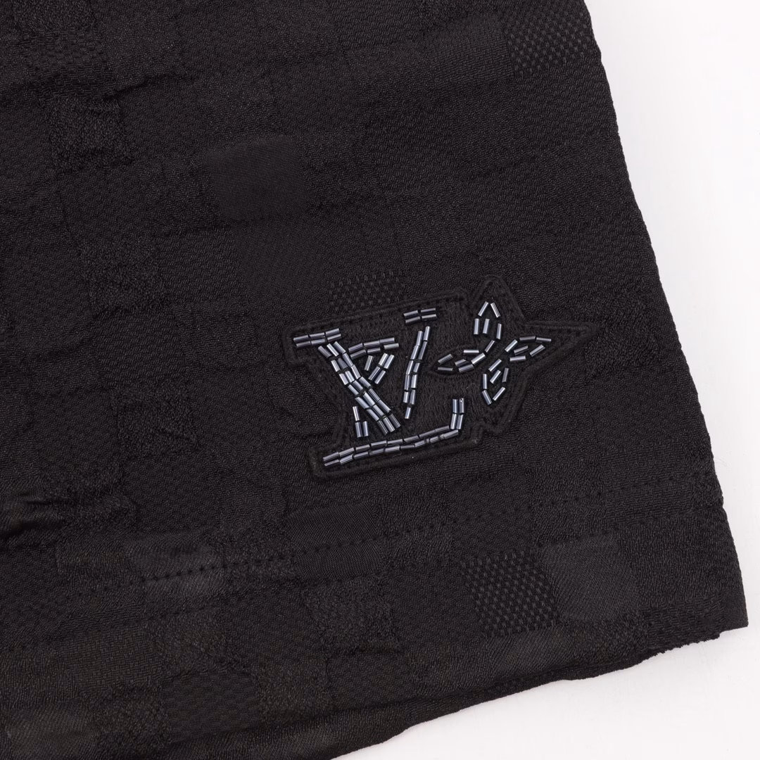 LOUIS VUITTON LV checkered jacquard suit shortsGenuine purchase, custom-made LV checkered bubble texture fabric, silk and cotton blended lining fabric, custom-made fabric, positioning cutting bed, custom-made accessories, well-fitting silhouette