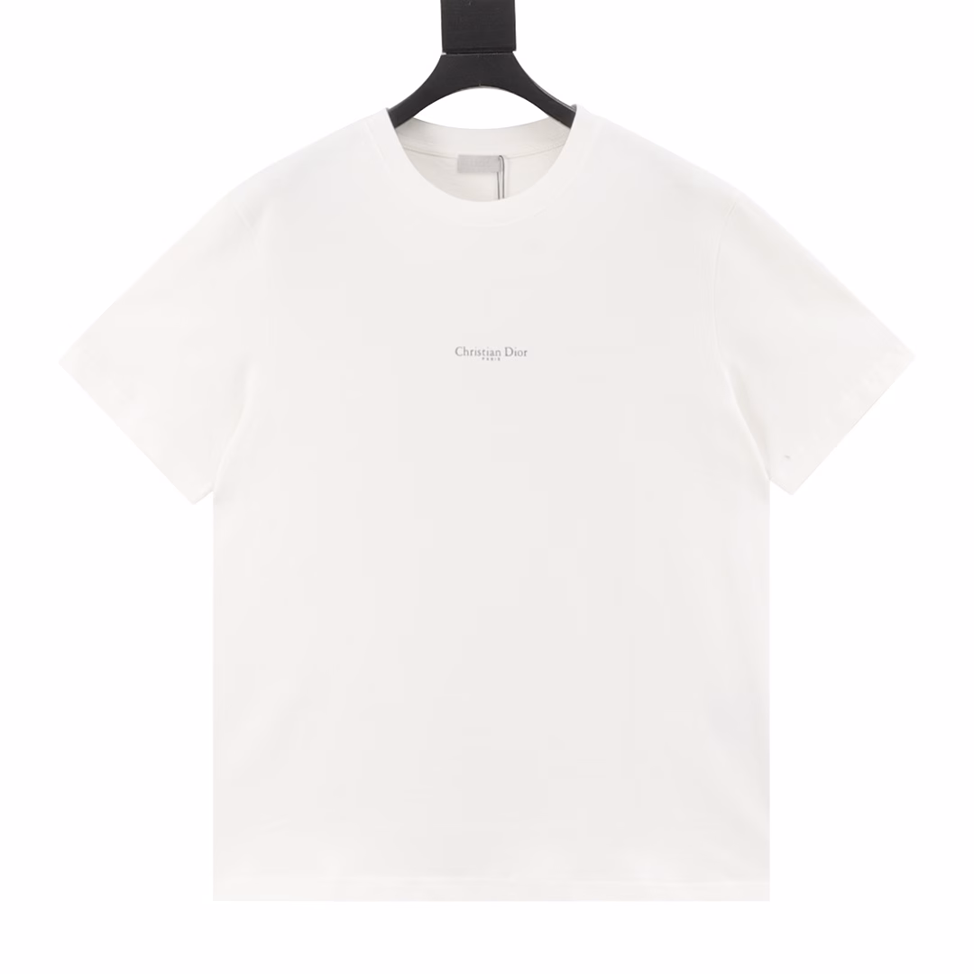 Dior classic Logo printed T-shirt. Interpret eternal luxury with minimalist strokes. The iconic 