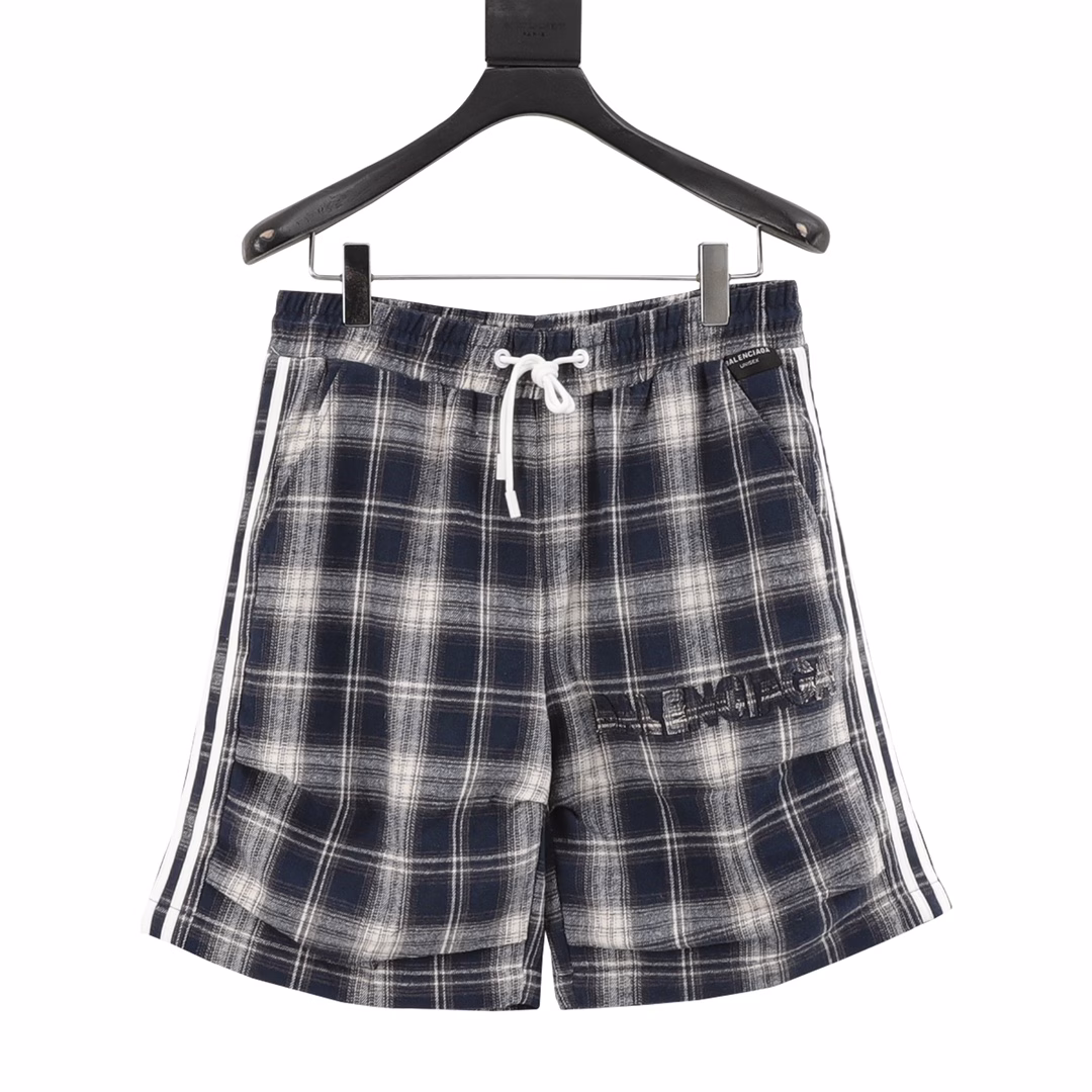 Balenciaga checkered letter embroidered striped shortsThe fabric is custom-made from the original version, which is very time-consuming and made of waste materials. The density and hand feel are consistent with the original version. The combination of elastic and tight waists makes it easy to adjust the waist circumference. The black webbed design is splicing on the side, which serves as the finishing touch of the entire pair of pants, making it more personalized and high-end. The loose wide-leg style makes you look like long legs in an instant when wearing it. The soft and fine hand feel makes it very comfortable to wear, and you won't feel uncomfortable when going out. It's easy to match.