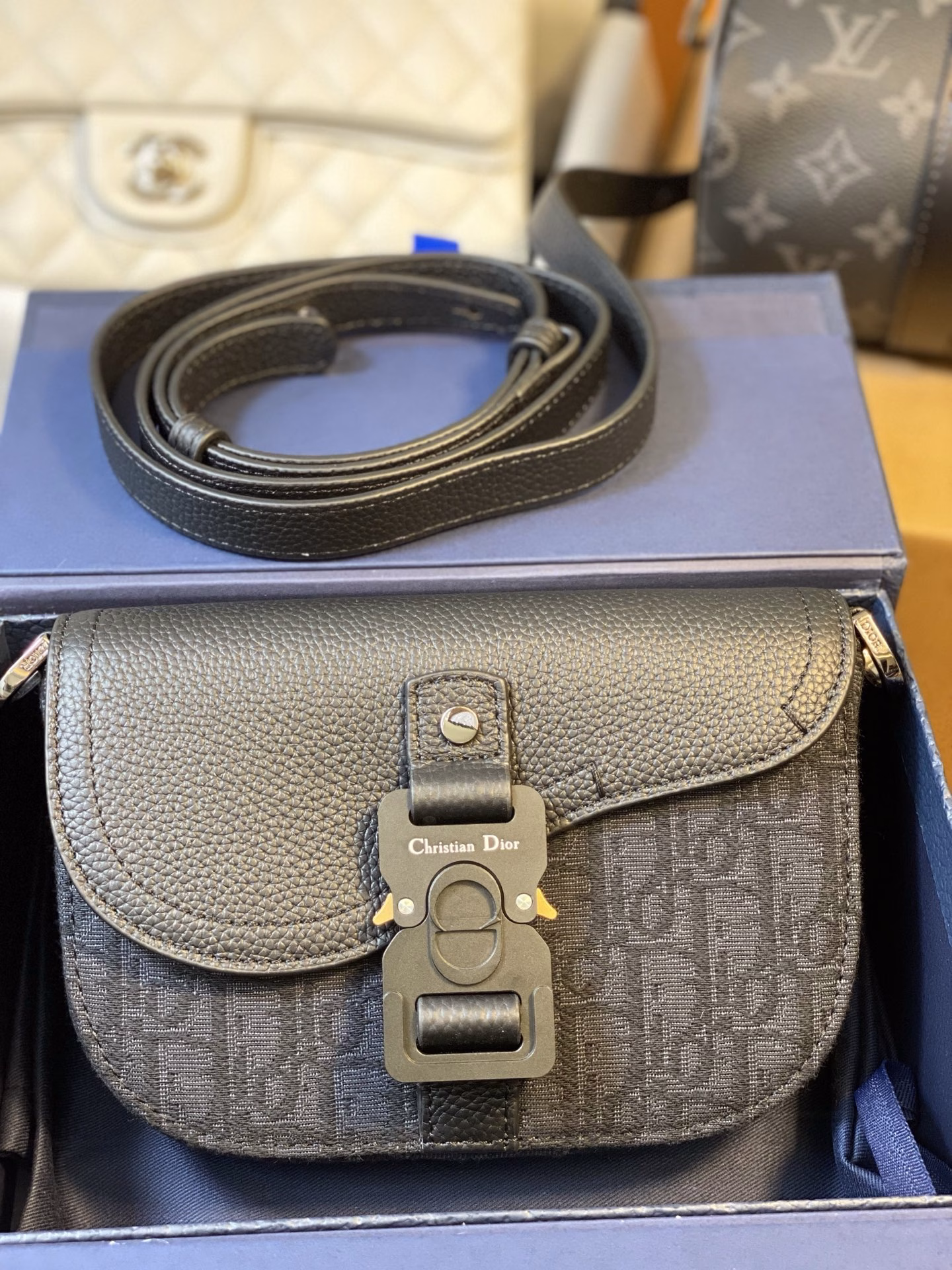 Real delivery photos, CD saddle bag