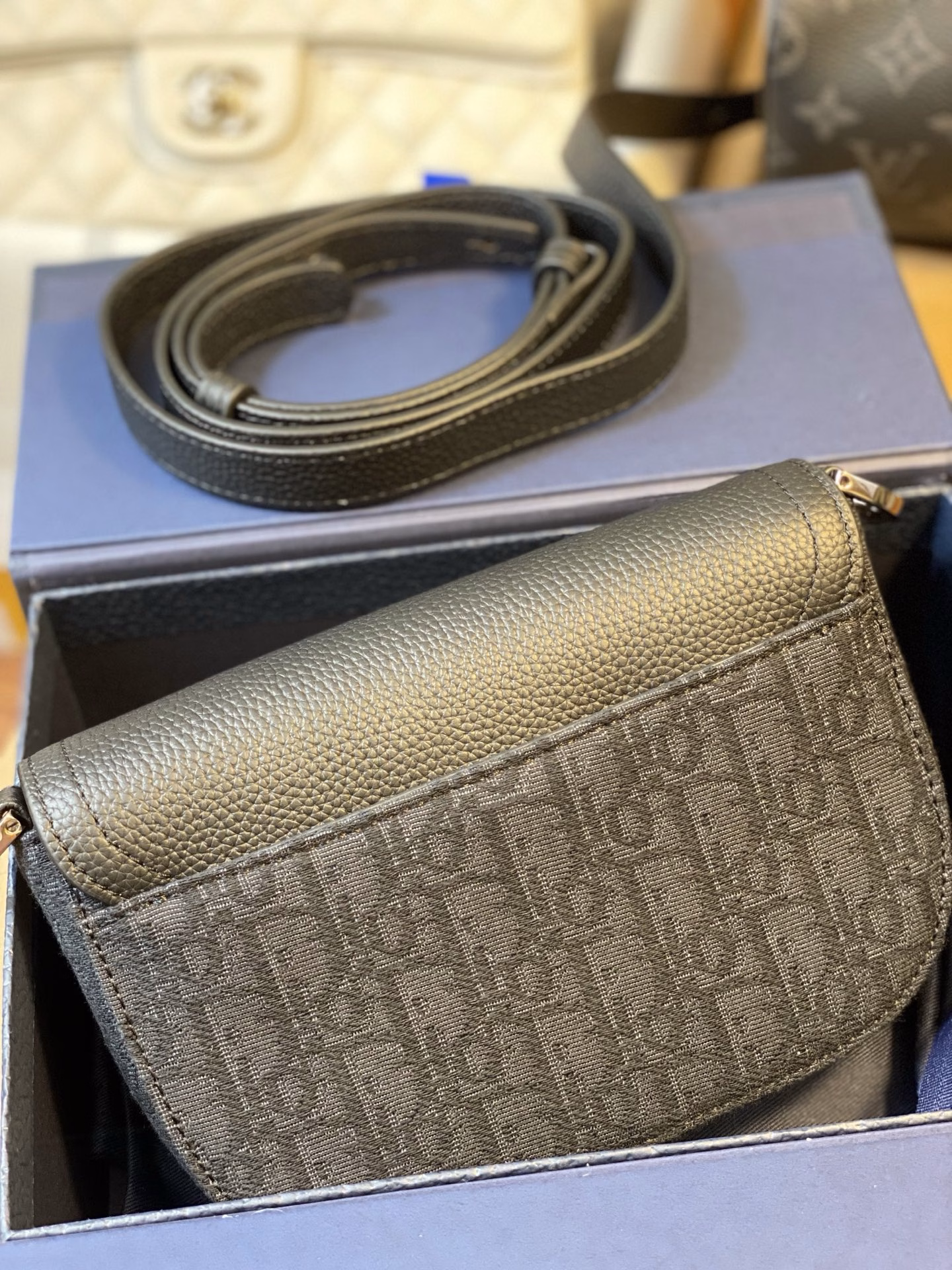 Real delivery photos, CD saddle bag
