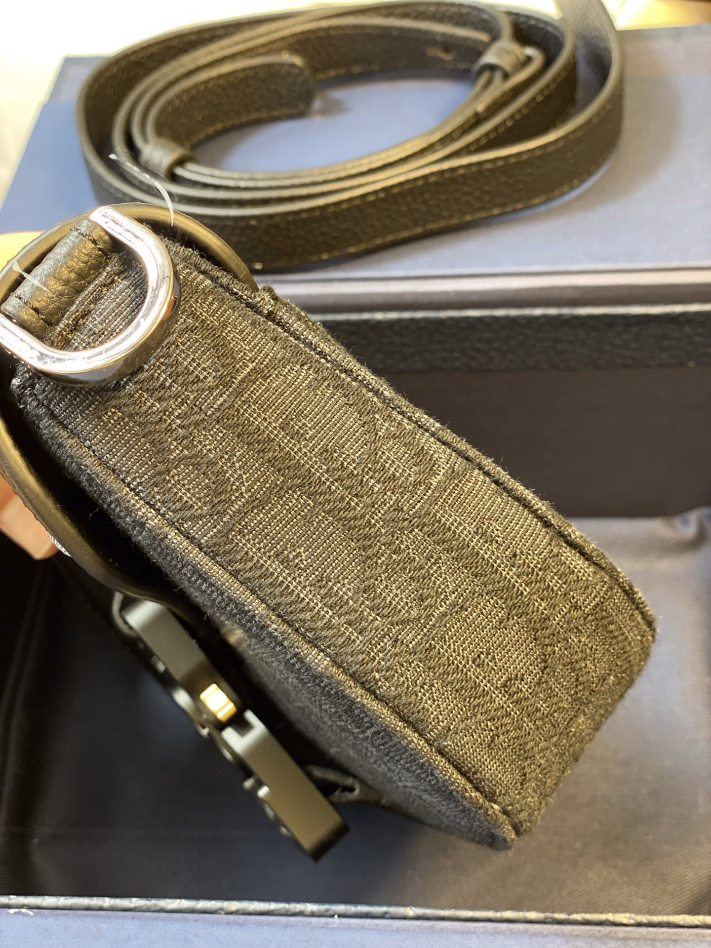 Real delivery photos, CD saddle bag