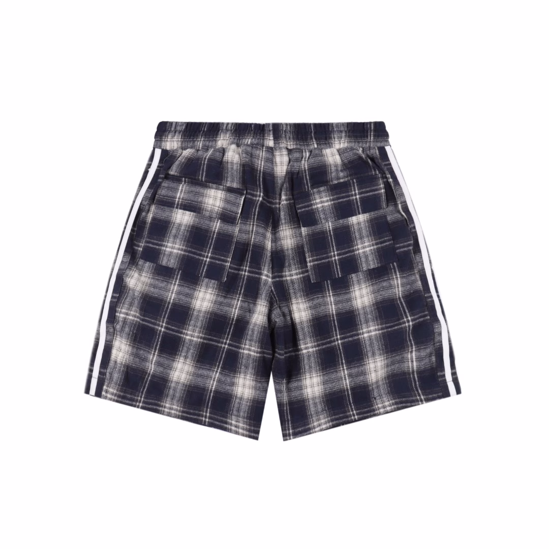 Balenciaga checkered letter embroidered striped shortsThe fabric is custom-made from the original version, which is very time-consuming and made of waste materials. The density and hand feel are consistent with the original version. The combination of elastic and tight waists makes it easy to adjust the waist circumference. The black webbed design is splicing on the side, which serves as the finishing touch of the entire pair of pants, making it more personalized and high-end. The loose wide-leg style makes you look like long legs in an instant when wearing it. The soft and fine hand feel makes it very comfortable to wear, and you won't feel uncomfortable when going out. It's easy to match.