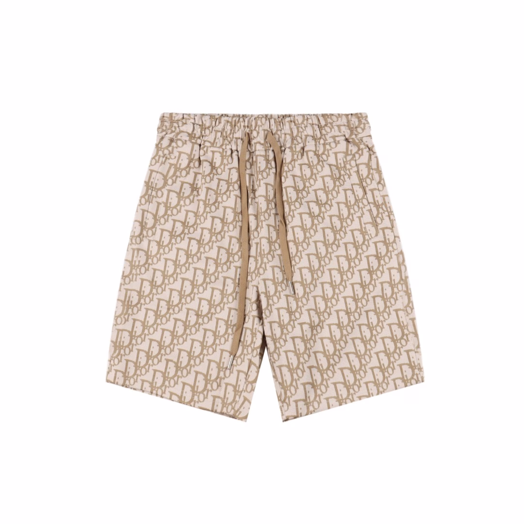 Dior 25ss full-printed CD letter-printed all-cotton woven shortsThe CD full-print shorts are made of imported high-count and high-density all-cotton woven fabricThe full-body embossed pattern elements are produced by the original German imported digital direct printing mechanical equipmentThe entire piece is fully printed and then undergoes a penetration process. Special infrared positioning and pattern matching are used to restore the original pattern matching effect