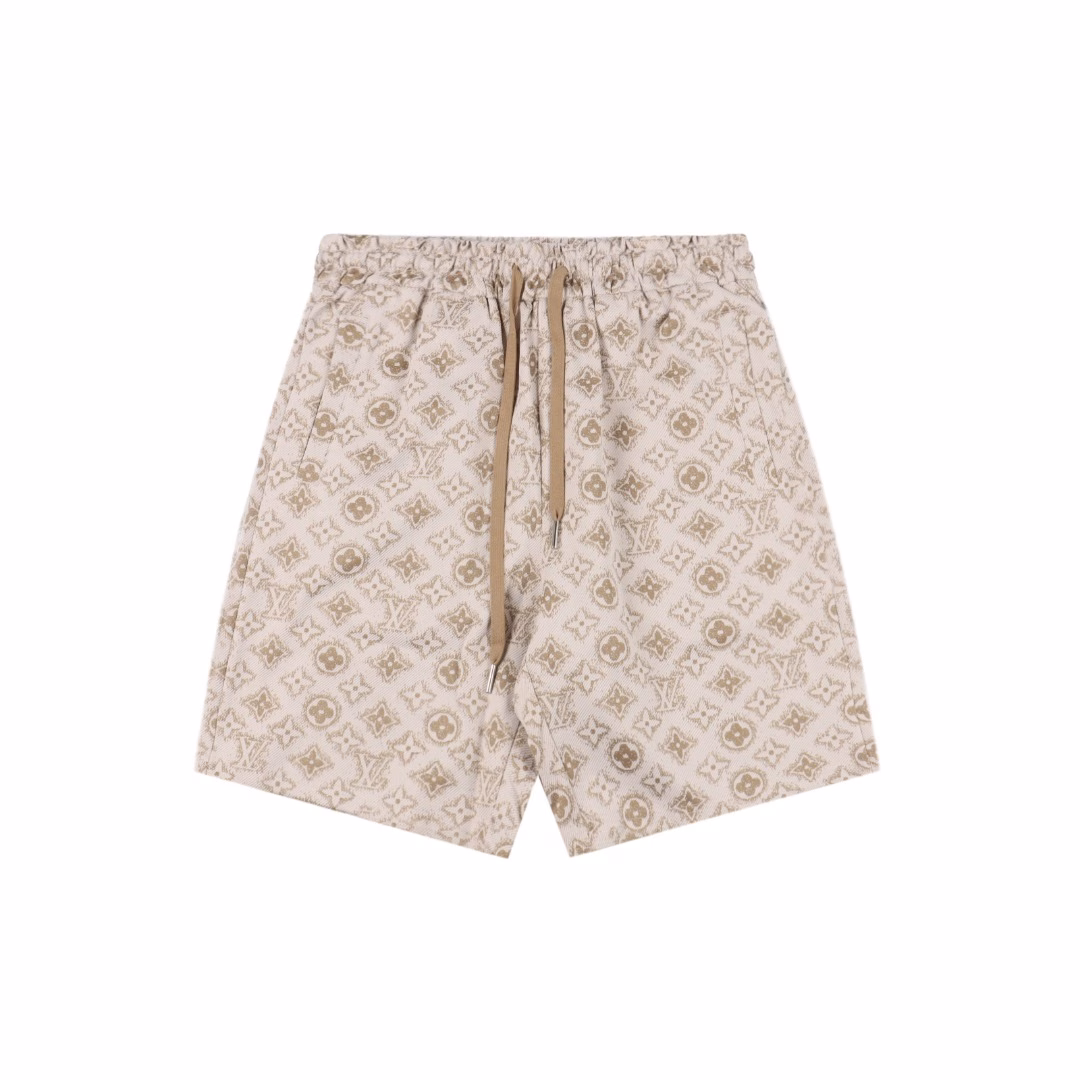 Louis Vuitton 25ss full-print full-body embossed all-cotton woven shortsBrand-new aesthetic inspiration and fun design, channel-oriented premium products.Make the overall styling design more elegant and fashionable. This is the hottest series of this summer, pursued by countless celebrities and trendsetters. The meticulous details of the cutting process add color to the playful fashion!The neat and meticulous design, along with the well-fitting silhouette, is particularly ingenious.The upper body not only has an outstanding recognition but also looks younger and more youthful.A style that is both of ultimate wearing significance and versatility, with a brilliant color scheme.The craftsmanship of this style must also be extremely extraordinary. The comfort of wearing it is definitely powerful enough.It is also a manifestation of the essence of luxury! Soft and light, the touch is extremely alluring.It has extremely strong breathability and is particularly suitable for the needs of spring and summer outfits.There's no problem with the wearing experience, and every detail and the craftsmanship of the webbing are perfect, making it even more upscale!