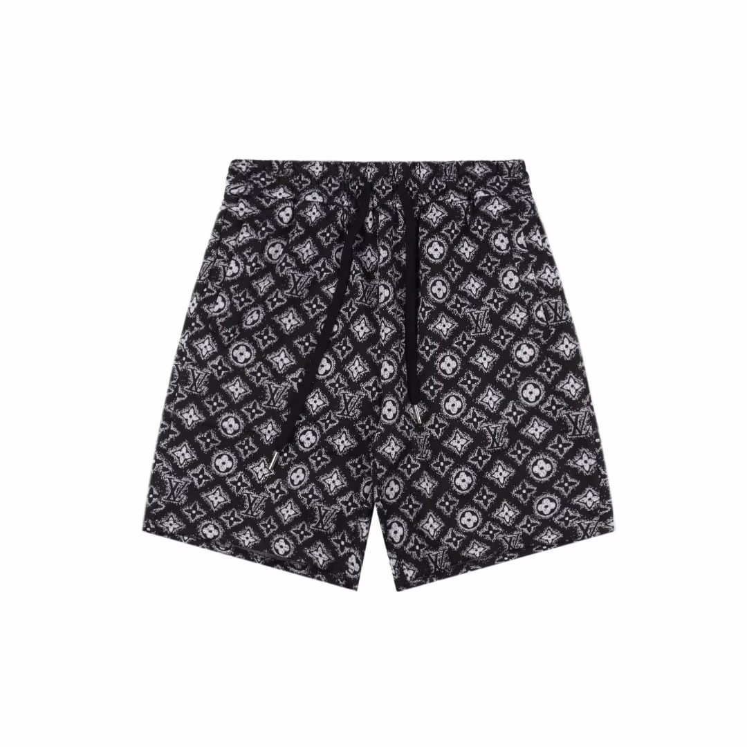 Louis Vuitton 25ss full-print full-body embossed all-cotton woven shortsBrand-new aesthetic inspiration and fun design, channel-oriented premium products.Make the overall styling design more elegant and fashionable. This is the hottest series of this summer, pursued by countless celebrities and trendsetters. The meticulous details of the cutting process add color to the playful fashion!The neat and meticulous design, along with the well-fitting silhouette, is particularly ingenious.The upper body not only has an outstanding recognition but also looks younger and more youthful.A style that is both of ultimate wearing significance and versatility, with a brilliant color scheme.The craftsmanship of this style must also be extremely extraordinary. The comfort of wearing it is definitely powerful enough.It is also a manifestation of the essence of luxury! Soft and light, the touch is extremely alluring.It has extremely strong breathability and is particularly suitable for the needs of spring and summer outfits.There's no problem with the wearing experience, and every detail and the craftsmanship of the webbing are perfect, making it even more upscale!
