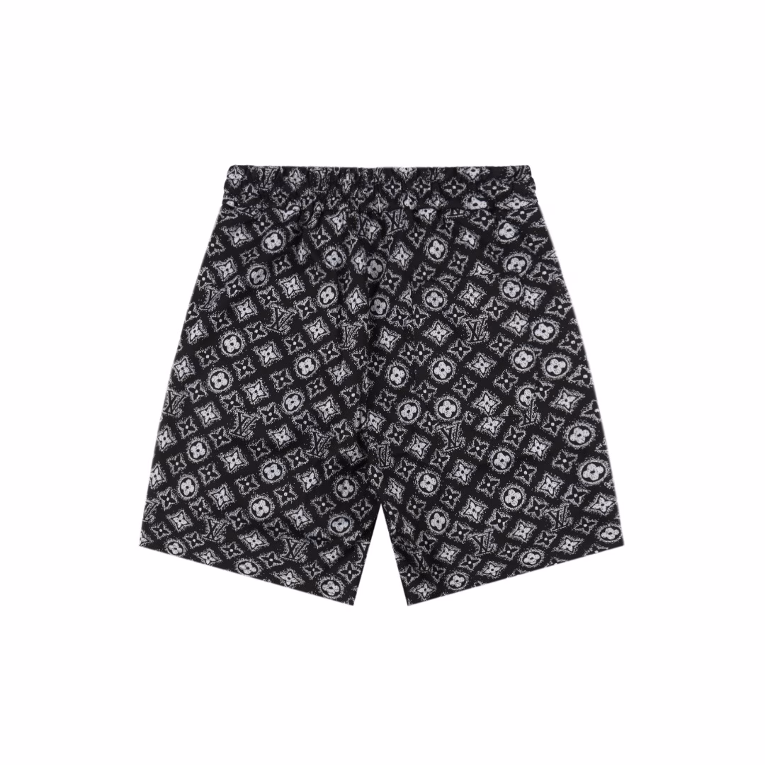 Louis Vuitton 25ss full-print full-body embossed all-cotton woven shortsBrand-new aesthetic inspiration and fun design, channel-oriented premium products.Make the overall styling design more elegant and fashionable. This is the hottest series of this summer, pursued by countless celebrities and trendsetters. The meticulous details of the cutting process add color to the playful fashion!The neat and meticulous design, along with the well-fitting silhouette, is particularly ingenious.The upper body not only has an outstanding recognition but also looks younger and more youthful.A style that is both of ultimate wearing significance and versatility, with a brilliant color scheme.The craftsmanship of this style must also be extremely extraordinary. The comfort of wearing it is definitely powerful enough.It is also a manifestation of the essence of luxury! Soft and light, the touch is extremely alluring.It has extremely strong breathability and is particularly suitable for the needs of spring and summer outfits.There's no problem with the wearing experience, and every detail and the craftsmanship of the webbing are perfect, making it even more upscale!