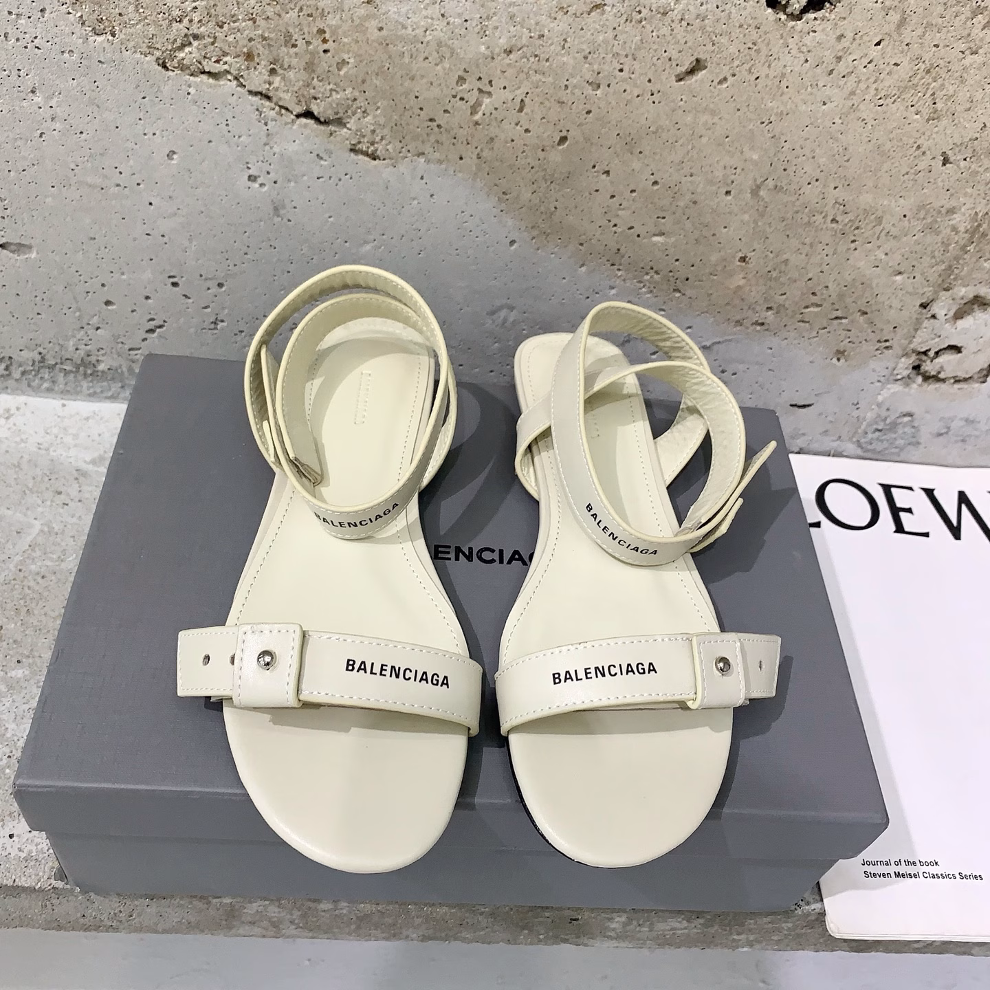 BALENCIAGA* ✨2025 Spring and Summer new punk style sandals👠Fashionable and stylish, full of fashion style💯High-end cowhide fabric, sheepskin lining, Italian🇮🇹imported leather outsole
