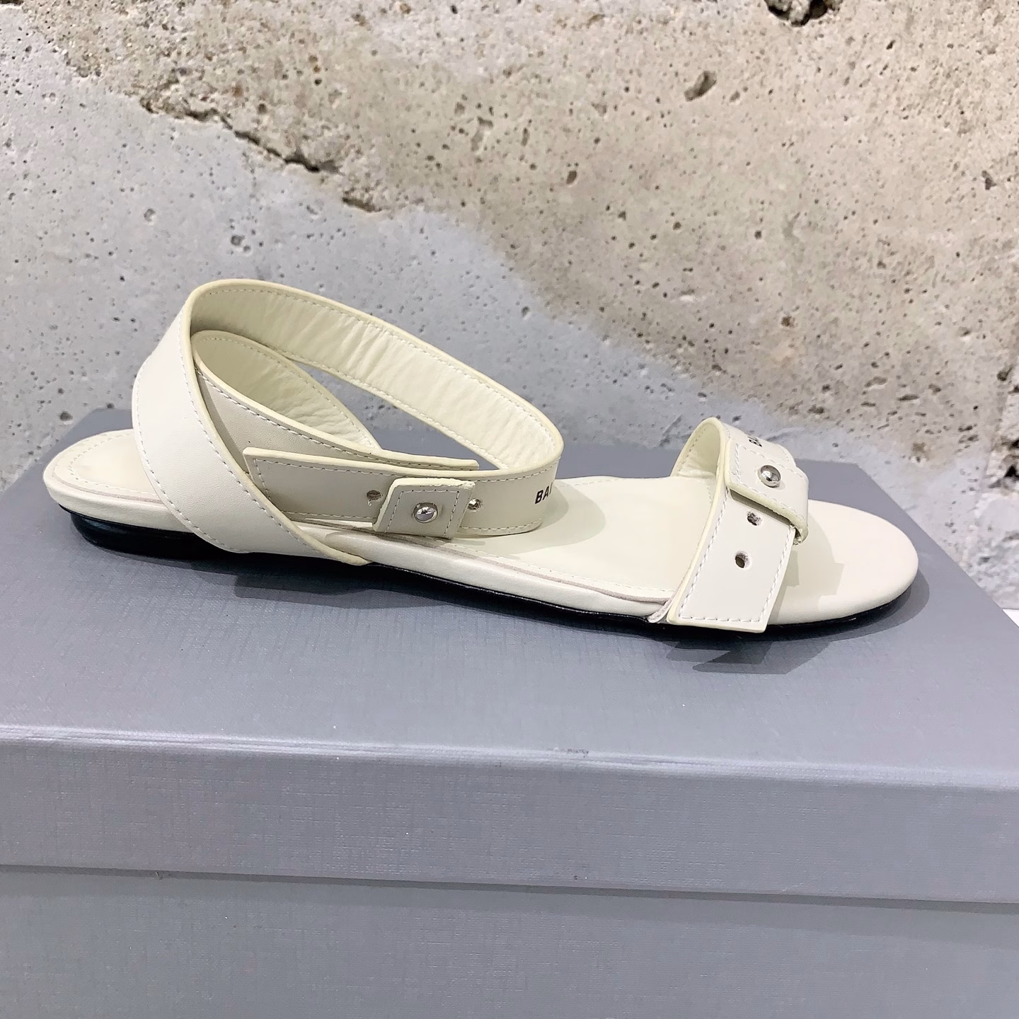 BALENCIAGA* ✨2025 Spring and Summer new punk style sandals👠Fashionable and stylish, full of fashion style💯High-end cowhide fabric, sheepskin lining, Italian🇮🇹imported leather outsole