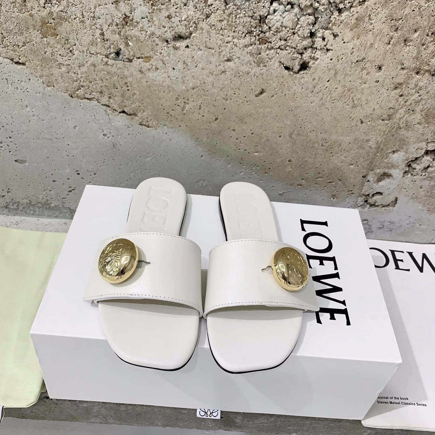 LOEW*✨25 Spring and Summer new slippers💕Unique shape, visible comfort, lazy and casual yet elegant❤️Paired cowhide fabric, sheepskin lining, Italian🇮🇹imported leather outsole