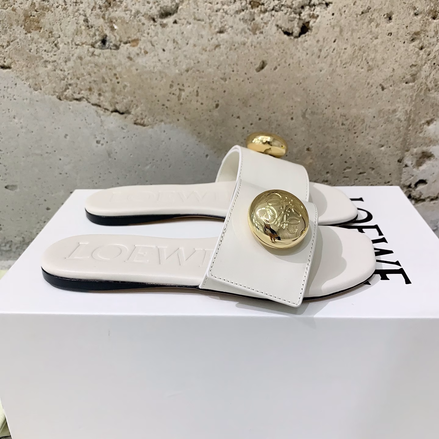 LOEW*✨25 Spring and Summer new slippers💕Unique shape, visible comfort, lazy and casual yet elegant❤️Paired cowhide fabric, sheepskin lining, Italian🇮🇹imported leather outsole