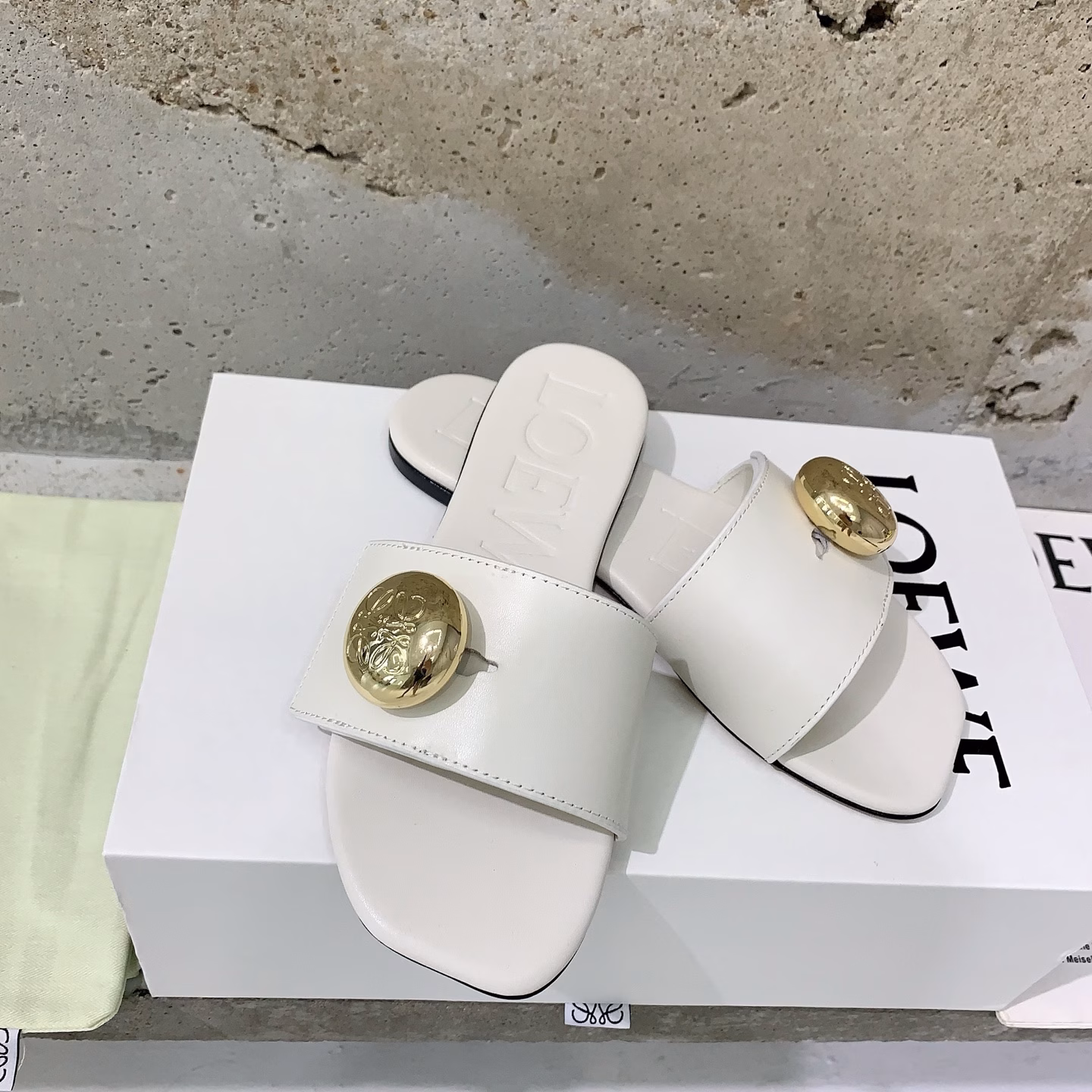 LOEW*✨25 Spring and Summer new slippers💕Unique shape, visible comfort, lazy and casual yet elegant❤️Paired cowhide fabric, sheepskin lining, Italian🇮🇹imported leather outsole