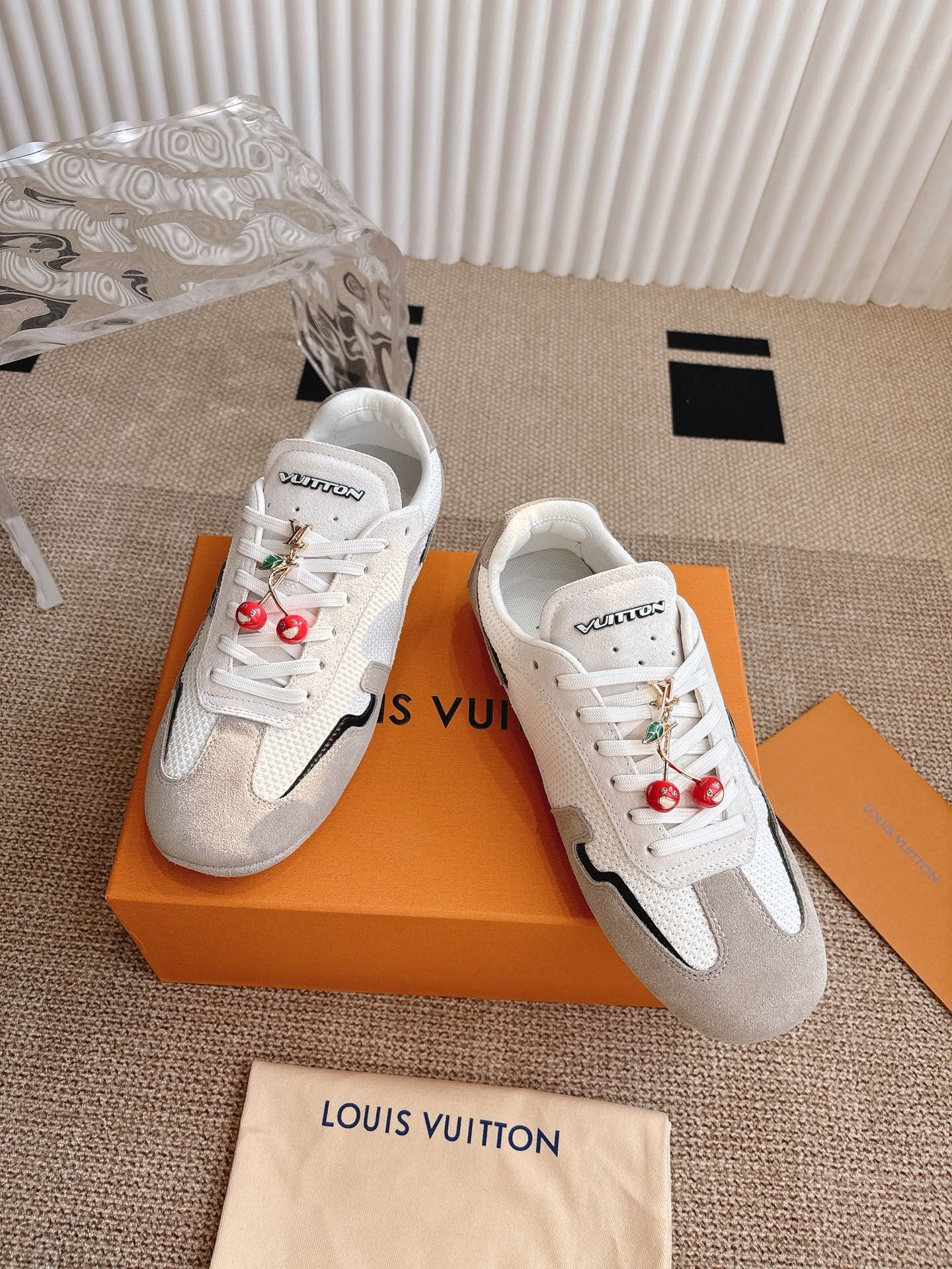 Louis Vuitton RALLY sneakers‼ ️This LV Rally sneaker is made of suede leather and mesh fabric, and is designed as a driving shoe with a rubber outsole, making it a modern choice that is both soft and light. The LV letters on the side, the handwritten Louis Vuitton logo on the back, and the Vuitton logo on the tongue and outsole add the brand's stamp.