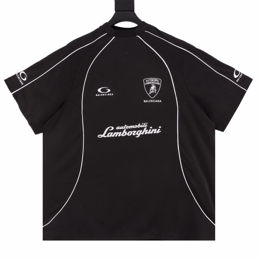 Balenciaga New Lamborghini Joint No. 63 Embroidered Print Set Short SleevesTechnical mesh jersey fabric, with Lamborghini team artwork prints and embroidery on the front and back, designed by Balenciaga for Automobili Lamborghini