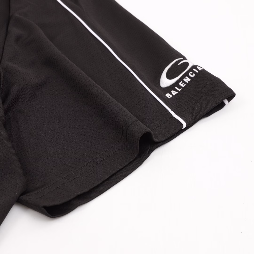 Balenciaga New Lamborghini Joint No. 63 Embroidered Print Set Short SleevesTechnical mesh jersey fabric, with Lamborghini team artwork prints and embroidery on the front and back, designed by Balenciaga for Automobili Lamborghini