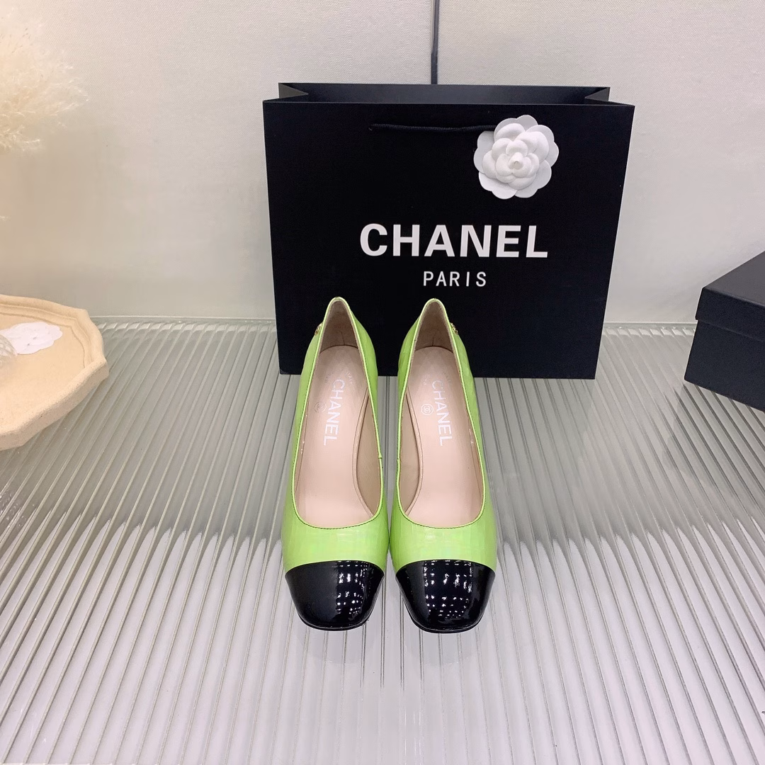 CHANE* new crocodile pattern high-heeled shoes are elegant and feminine, and they look very stylish