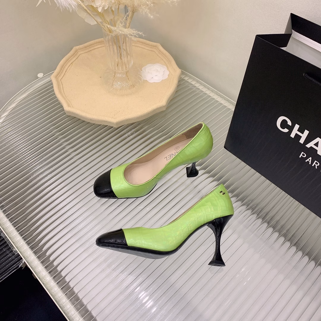 CHANE* new crocodile pattern high-heeled shoes are elegant and feminine, and they look very stylish