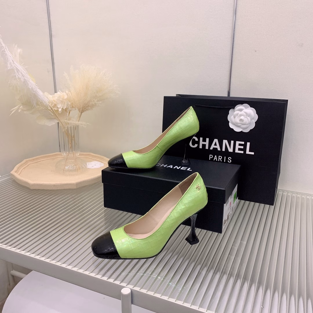 CHANE* new crocodile pattern high-heeled shoes are elegant and feminine, and they look very stylish