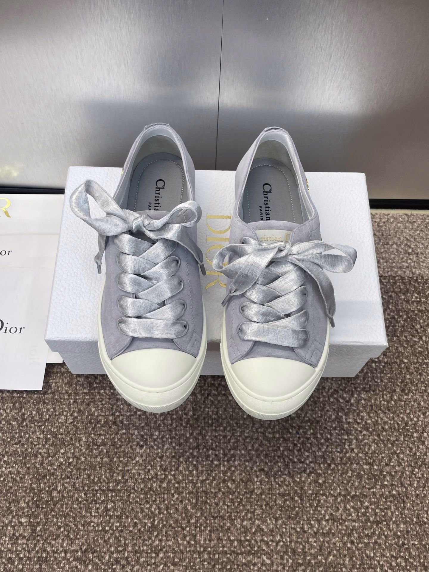 Dior 2025 Spring and Summer New Lucky Lace-up Casual White Shoes CD Letter Logo Metal Buckle Colorblocked Sports Shoes Celebrity Same Style Flat Round Toe Skateboard Shoes