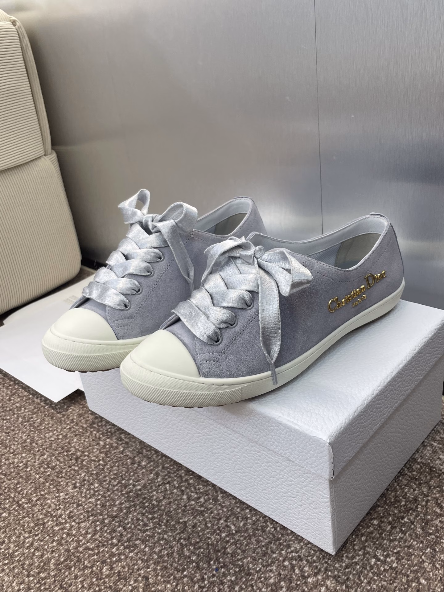 Dior 2025 Spring and Summer New Lucky Lace-up Casual White Shoes CD Letter Logo Metal Buckle Colorblocked Sports Shoes Celebrity Same Style Flat Round Toe Skateboard Shoes