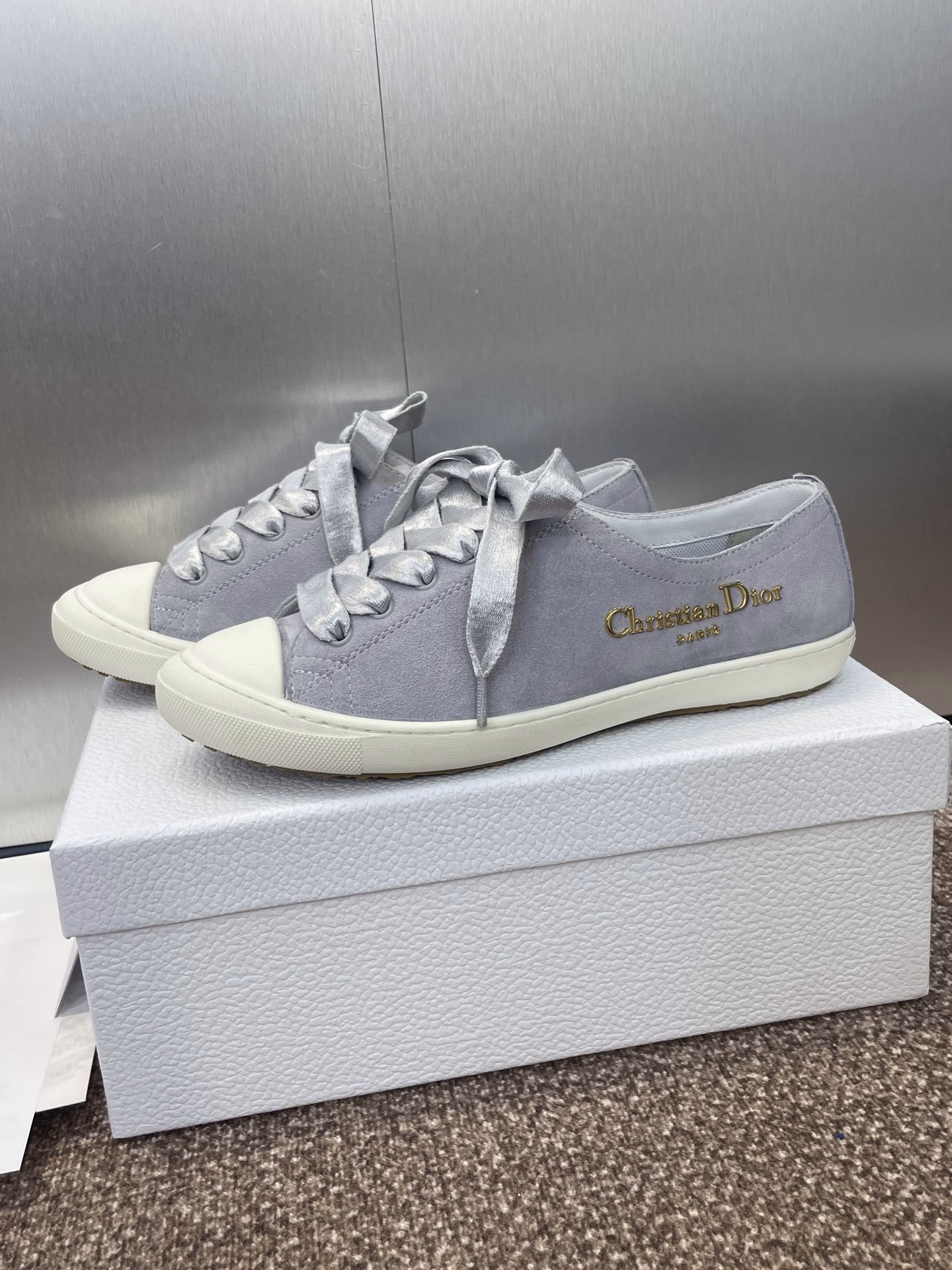 Dior 2025 Spring and Summer New Lucky Lace-up Casual White Shoes CD Letter Logo Metal Buckle Colorblocked Sports Shoes Celebrity Same Style Flat Round Toe Skateboard Shoes