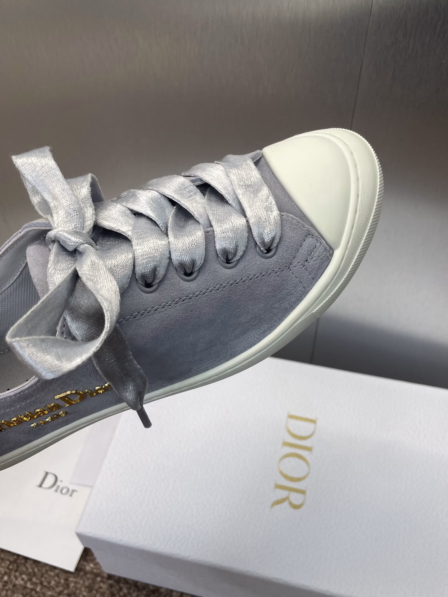 Dior 2025 Spring and Summer New Lucky Lace-up Casual White Shoes CD Letter Logo Metal Buckle Colorblocked Sports Shoes Celebrity Same Style Flat Round Toe Skateboard Shoes