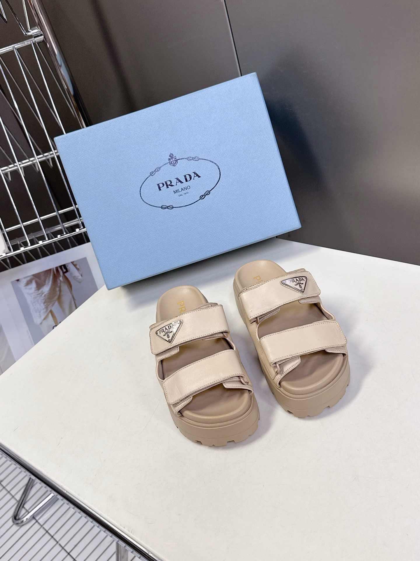 Prada's new spring and summer triangle-shaped thick-soled slippers and sandals are popular among many internet celebrities and fashion bloggers. Simple design. Highly recognizable triangle logo embellishment. Looks great on the feet. Outsole height 4.5CM. A perfect height-enhancing tool. Upper: imported cowhide custom weaving. Lining with mixed sheepskin. Original mold outsole. Super light.