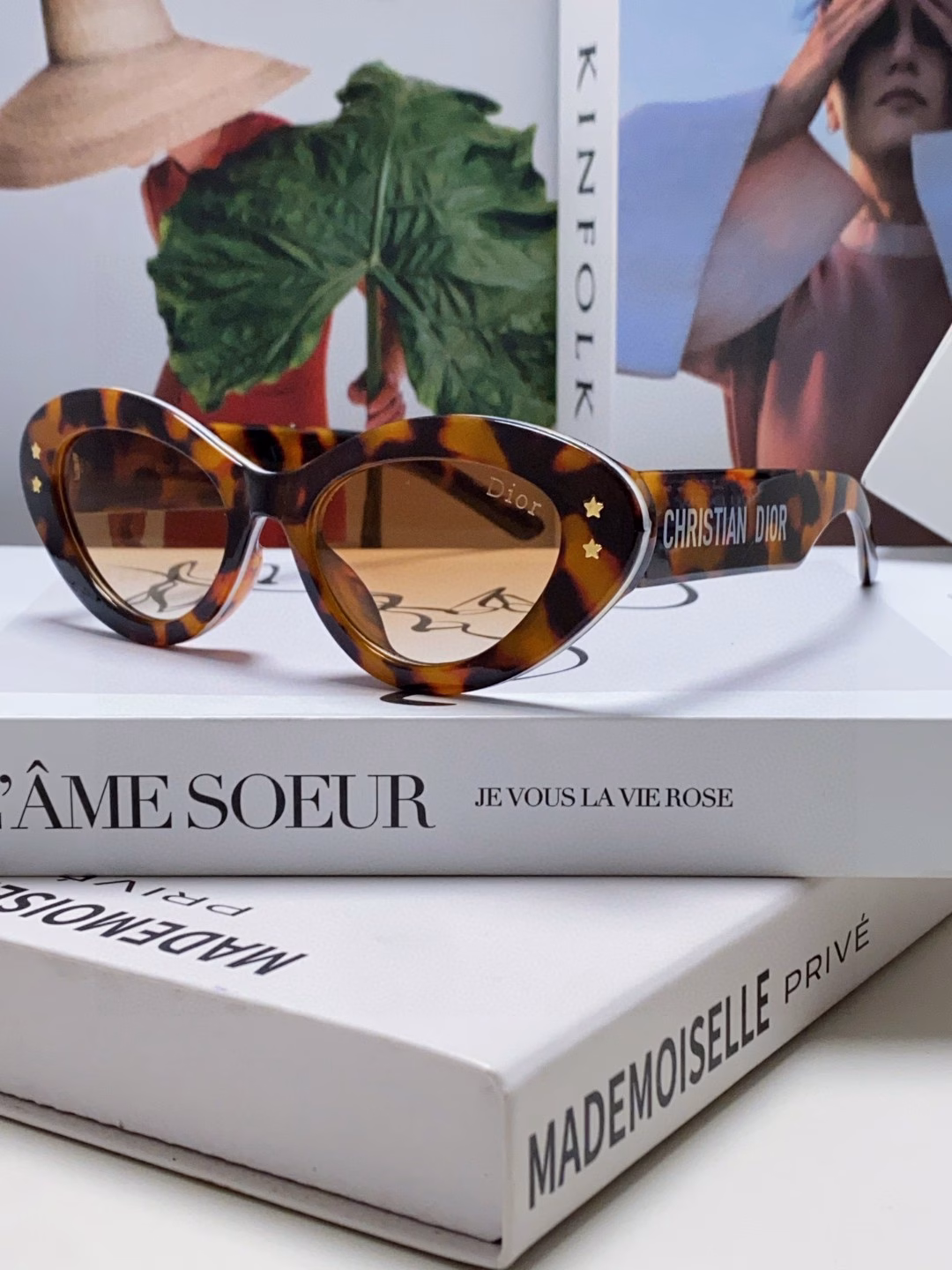 Dior cat-eye fashion sunglasses for womenClassic two-tone combinationGold-finish star hardware on the frontAcetate temples with 