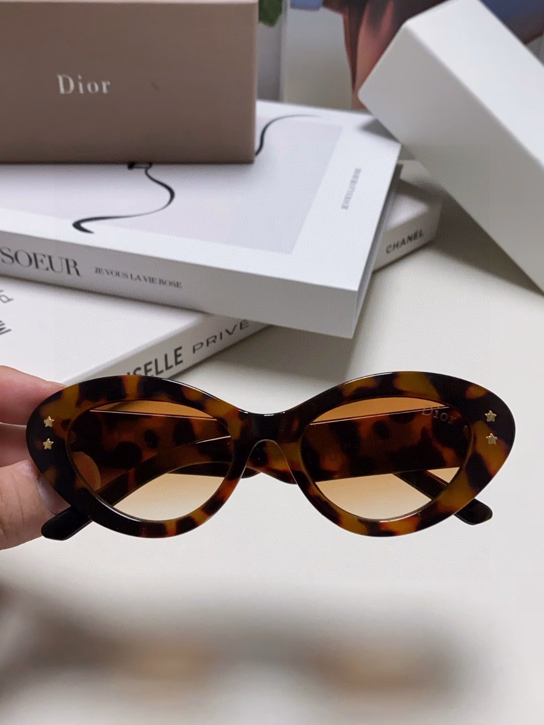 Dior cat-eye fashion sunglasses for womenClassic two-tone combinationGold-finish star hardware on the frontAcetate temples with 