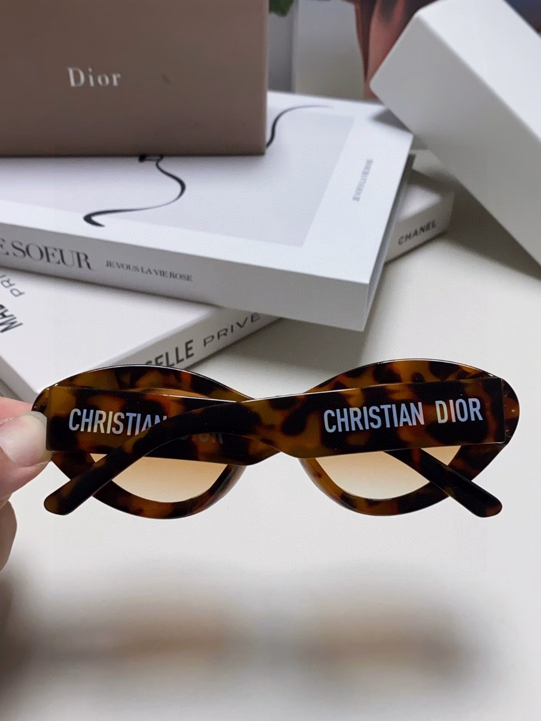 Dior cat-eye fashion sunglasses for womenClassic two-tone combinationGold-finish star hardware on the frontAcetate temples with 