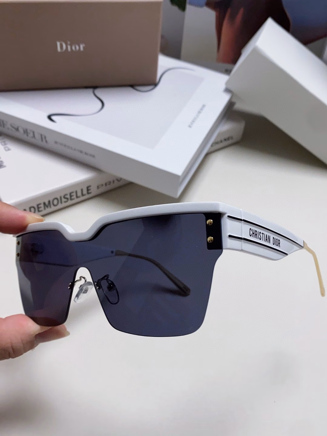 DiorClub one-piece goggles, high version Decorated with Dior Oblique pattern for a modern Dior look