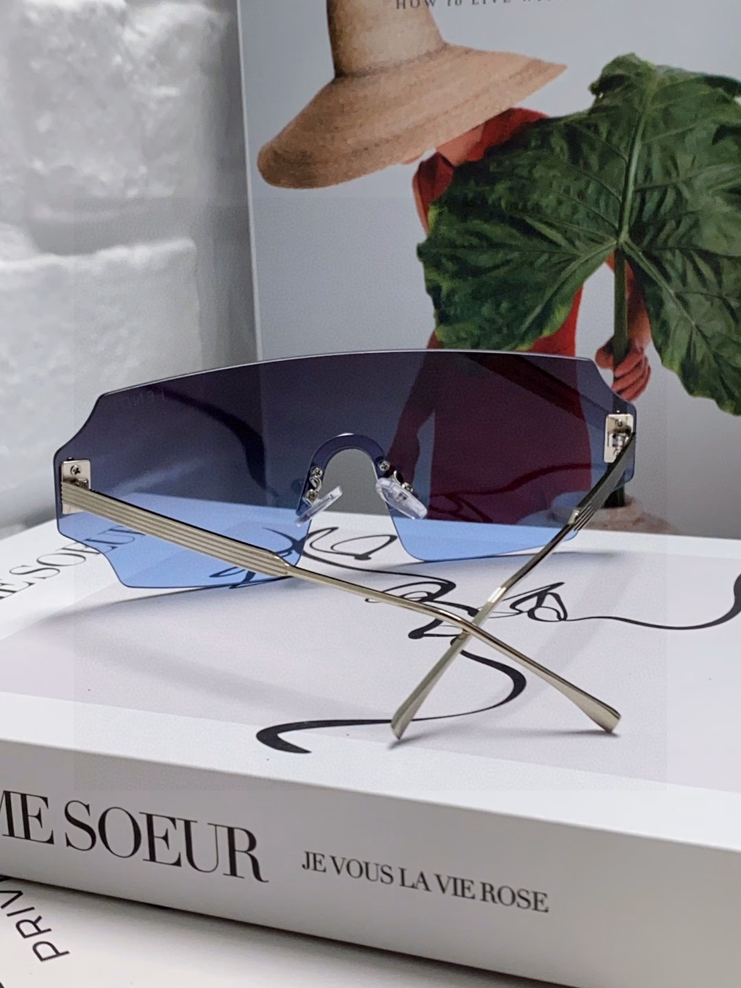 Fendi 2025 new sunglasses for men, fashionable and comfortable mask-style sunshade windshield, integrated frameless ocean lens sunglasses for men and women, personalized large-frame sunglasses, European and American trendy windproof glasses