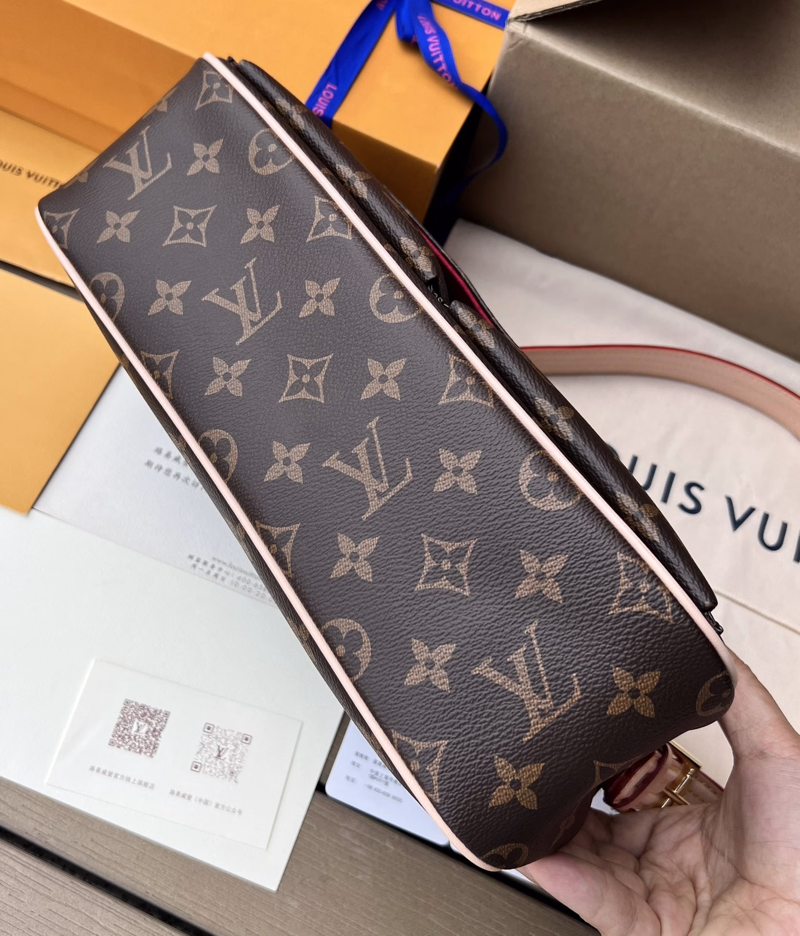 LV overseas channel goods second-hand camel bag ❗️ unisex camel bag, Viva-cite is full of coolness on the back, it is the most popular small camel, many bloggers, in the second-hand store this model is also the one with the most rapid increase in price, the most people look for a camel, and it is also the most perfect size that combines fashion, sophistication and practicality