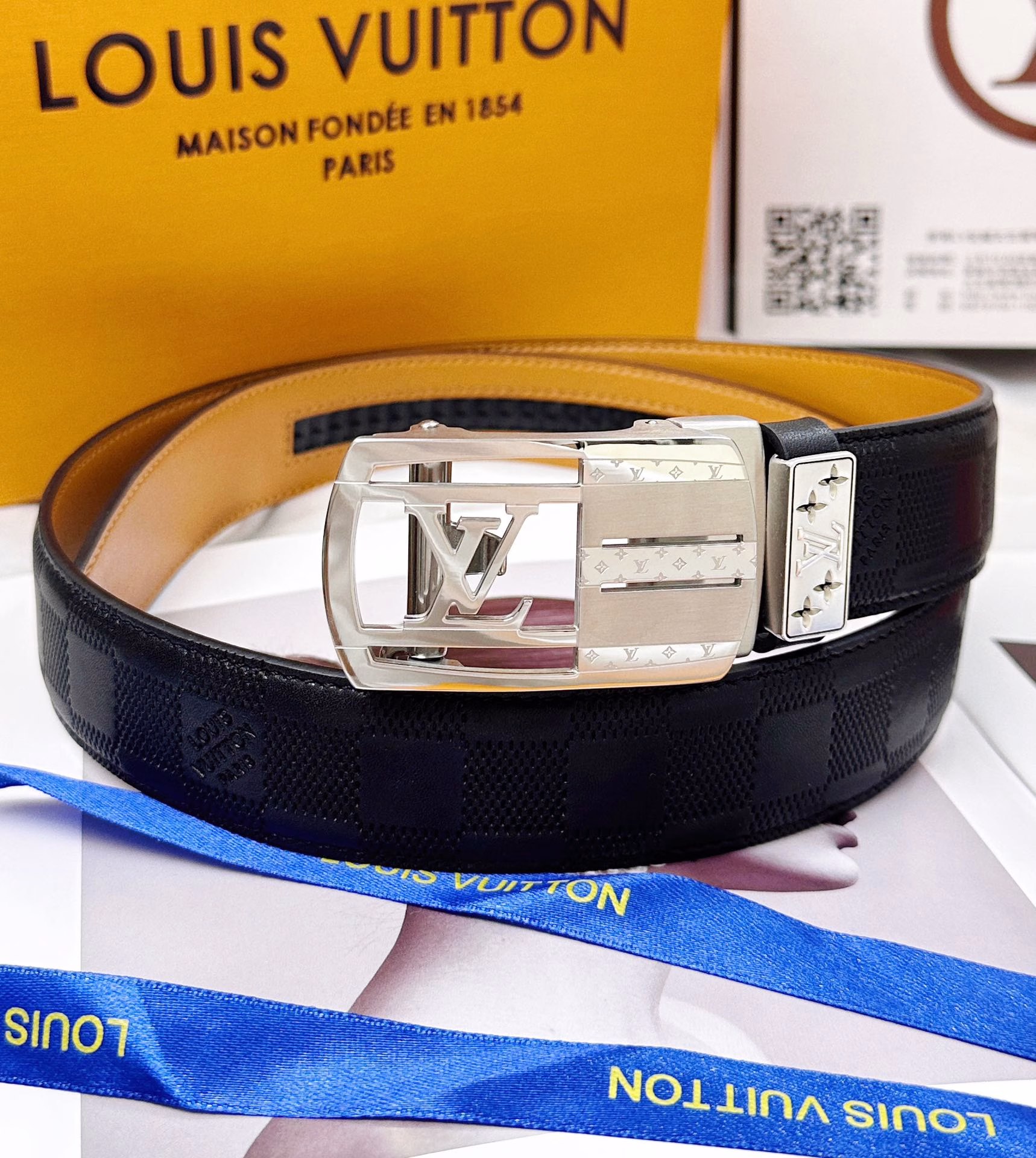 .Louis..Vuitton️✈️Automatic buckle-P150💯Belt: Top original replica.Automatic belt series🐂100% imported original first-layer cowhide, guaranteed genuine leather. Carved hollow🌟Crafts.Vacuum plating.Never fade.24K pure steel buckle🌈First-layer calfskin check🎨Slide automatic model✨Same quality as the counter, first choice for gifting and personal use