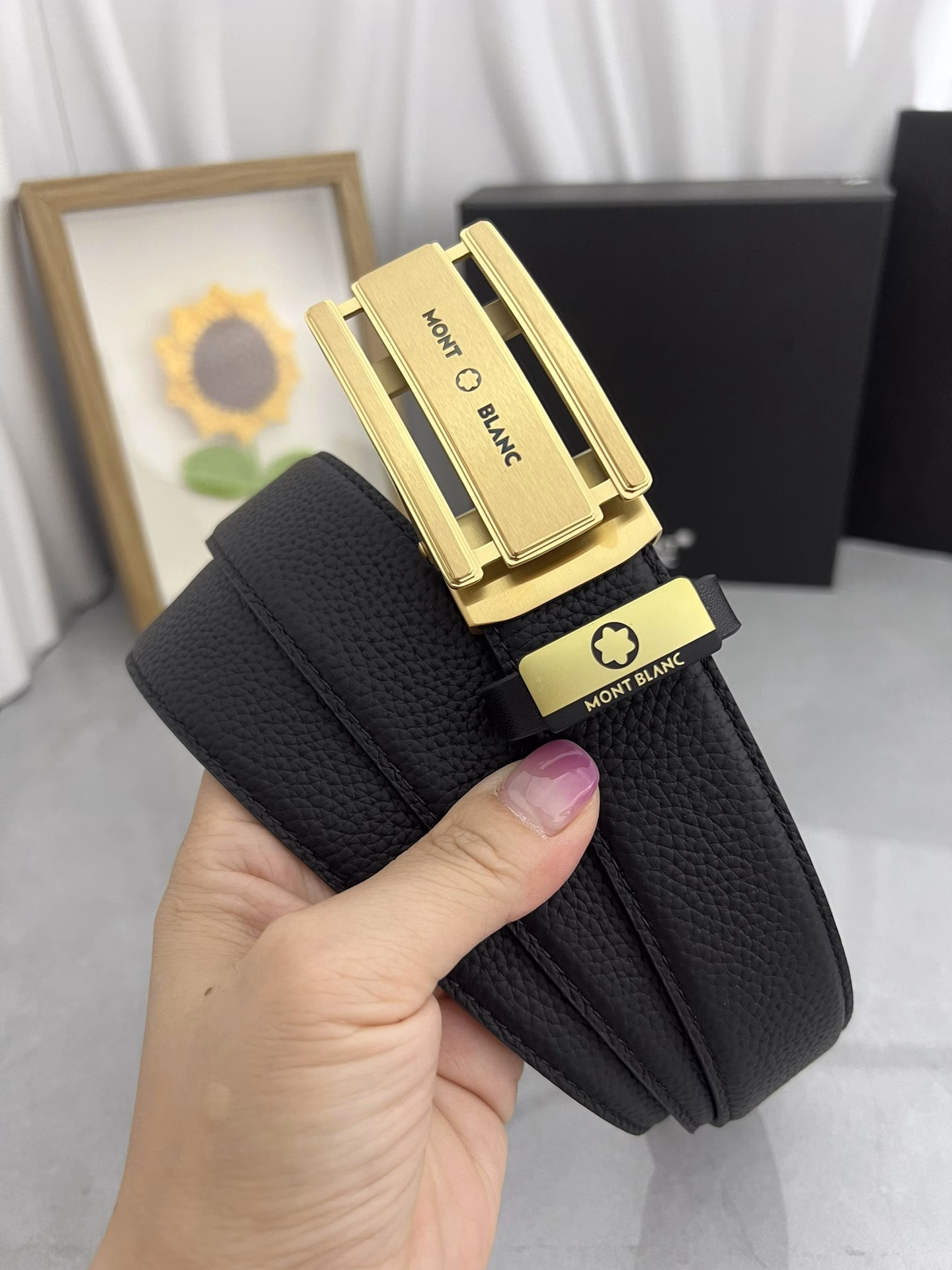 Montblanc 💕Automatic belt P160Material: Original cowhide belt 100% first-layer cowhide belt✨Guaranteed genuine leather, 24K pure steel buckle, original quality from the counter, fine workmanship, fashionable brand, first choice for gifting and personal usePackaging: Please look for the counter packaging as shown in the picture💕Gift