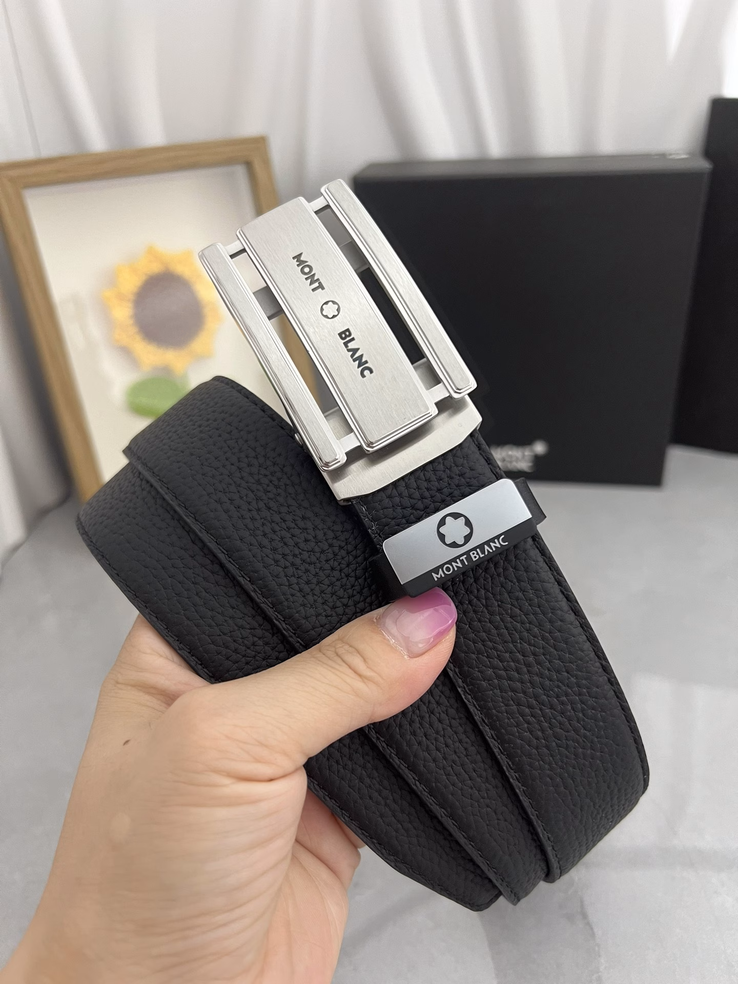 Montblanc 💕Automatic belt P160Material: Original cowhide belt 100% first-layer cowhide belt✨Guaranteed genuine leather, 24K pure steel buckle, original quality from the counter, fine workmanship, fashionable brand, first choice for gifting and personal usePackaging: Please look for the counter packaging as shown in the picture💕Gift