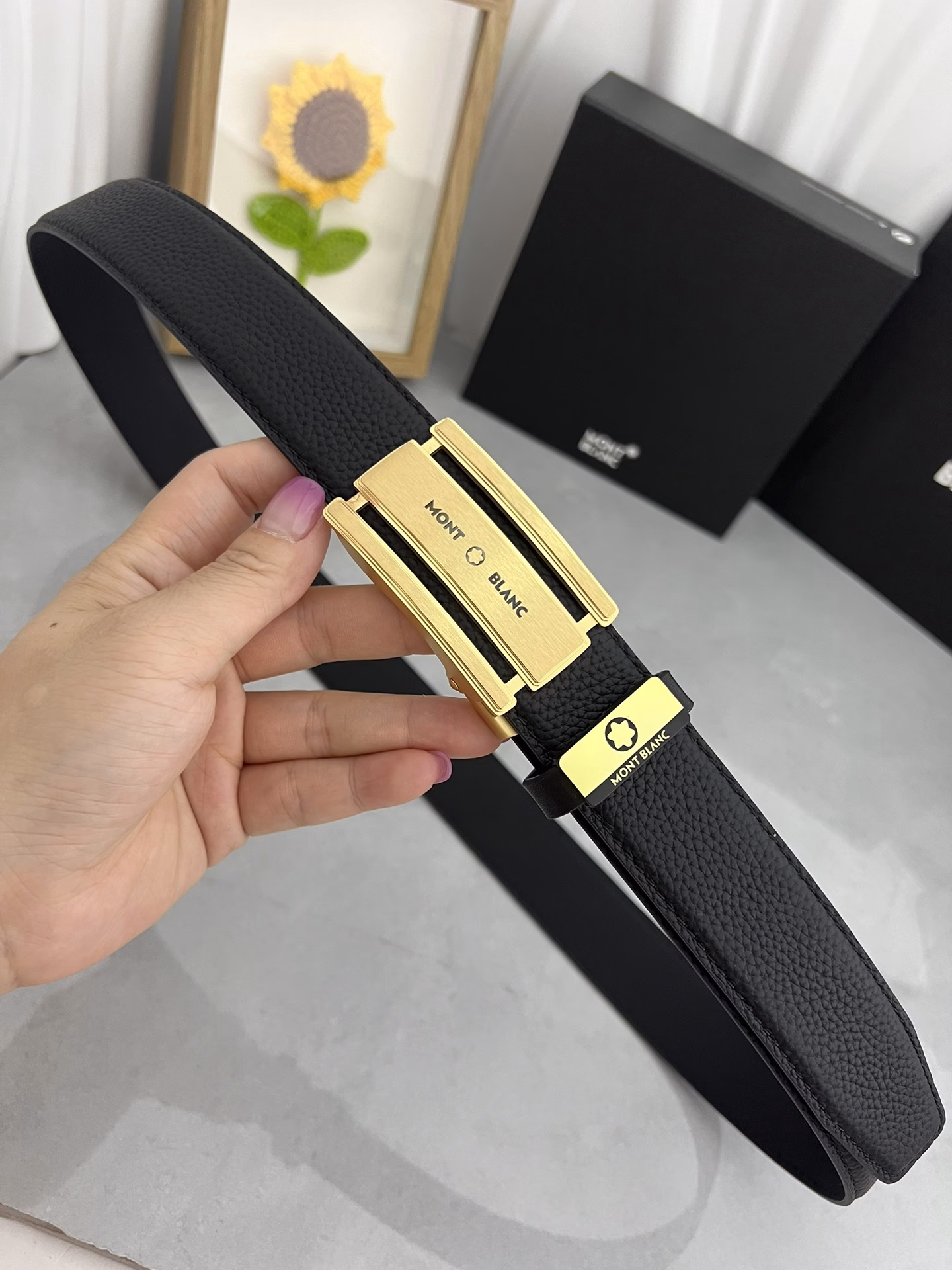 Montblanc 💕Automatic belt P160Material: Original cowhide belt 100% first-layer cowhide belt✨Guaranteed genuine leather, 24K pure steel buckle, original quality from the counter, fine workmanship, fashionable brand, first choice for gifting and personal usePackaging: Please look for the counter packaging as shown in the picture💕Gift