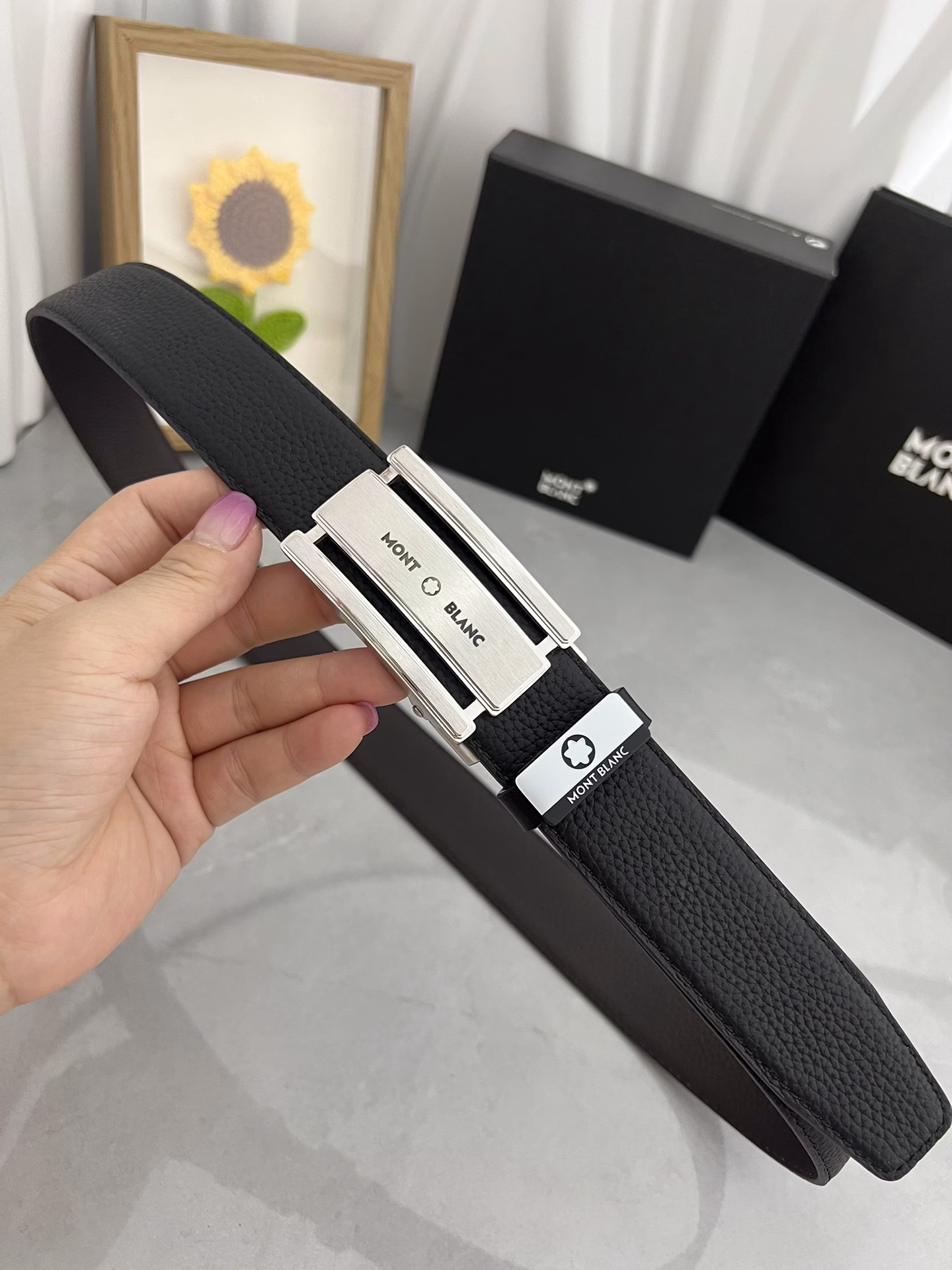 Montblanc 💕Automatic belt P160Material: Original cowhide belt 100% first-layer cowhide belt✨Guaranteed genuine leather, 24K pure steel buckle, original quality from the counter, fine workmanship, fashionable brand, first choice for gifting and personal usePackaging: Please look for the counter packaging as shown in the picture💕Gift