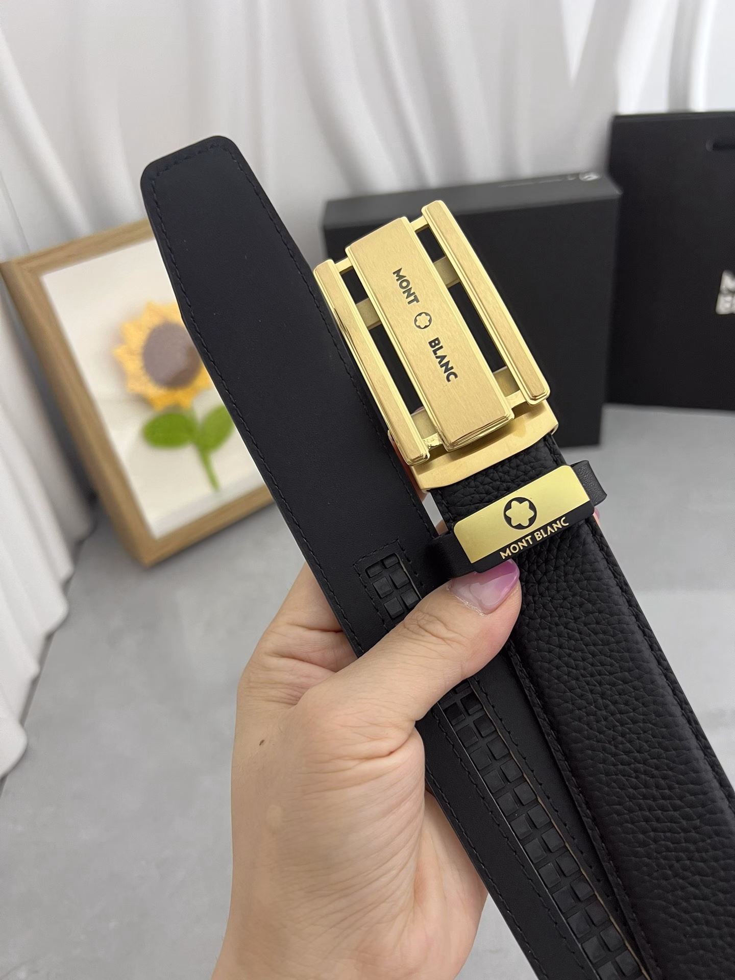Montblanc 💕Automatic belt P160Material: Original cowhide belt 100% first-layer cowhide belt✨Guaranteed genuine leather, 24K pure steel buckle, original quality from the counter, fine workmanship, fashionable brand, first choice for gifting and personal usePackaging: Please look for the counter packaging as shown in the picture💕Gift