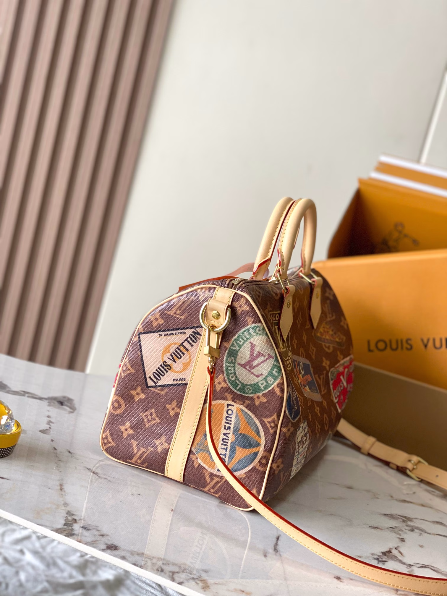 Speedy Bandouliere 30 handbagUsing resin lacquered cotton and linen blend to create a soft touch, inspired by the brand's classic hard case
