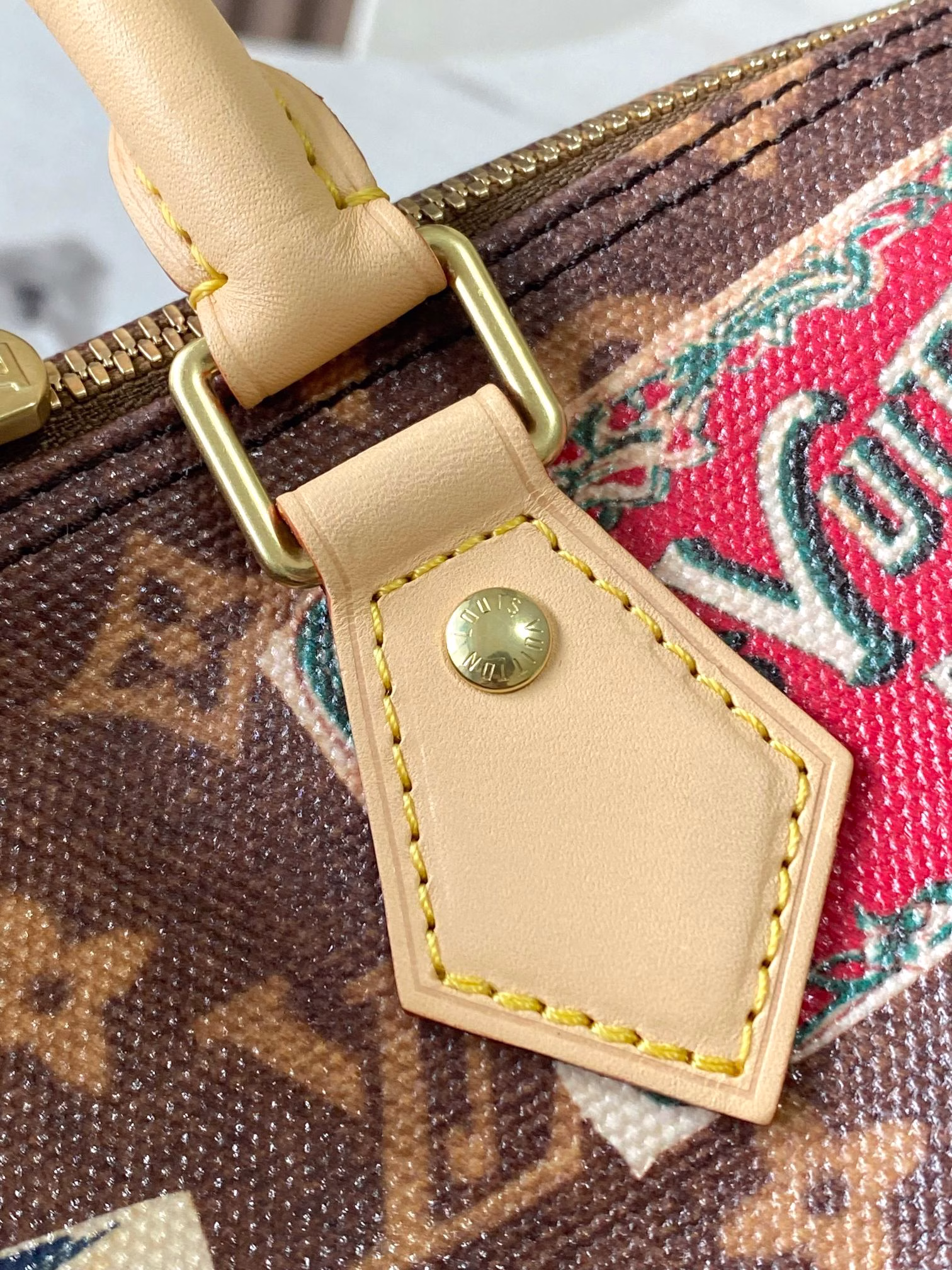Speedy Bandouliere 30 handbagUsing resin lacquered cotton and linen blend to create a soft touch, inspired by the brand's classic hard case