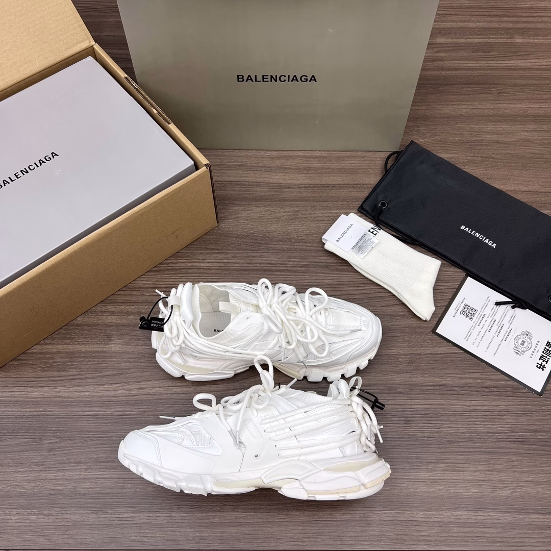 Balenciaga third generation sock strap sneakers.Balenciaga Sneaker Tess details are precisely aligned with the official private model combination outsole.Original big box From inside to outside, everything is 100% restored to the official configuration. Top-level exclusive for foreign trade, crushing all genuine versions on the market