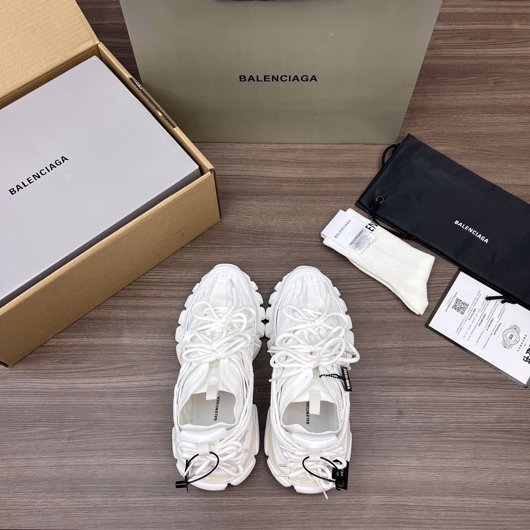 Balenciaga third generation sock strap sneakers.Balenciaga Sneaker Tess details are precisely aligned with the official private model combination outsole.Original big box From inside to outside, everything is 100% restored to the official configuration. Top-level exclusive for foreign trade, crushing all genuine versions on the market