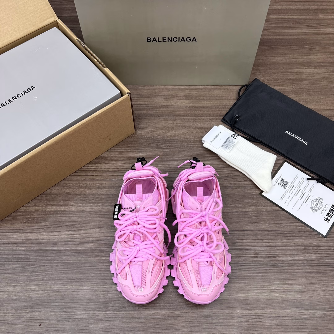 Balenciaga third generation sock strap sneakers.Balenciaga Sneaker Tess details are precisely aligned with the official private model combination outsole.Original big box From inside to outside, everything is 100% restored to the official configuration. Top-level exclusive for foreign trade, crushing all genuine versions on the market